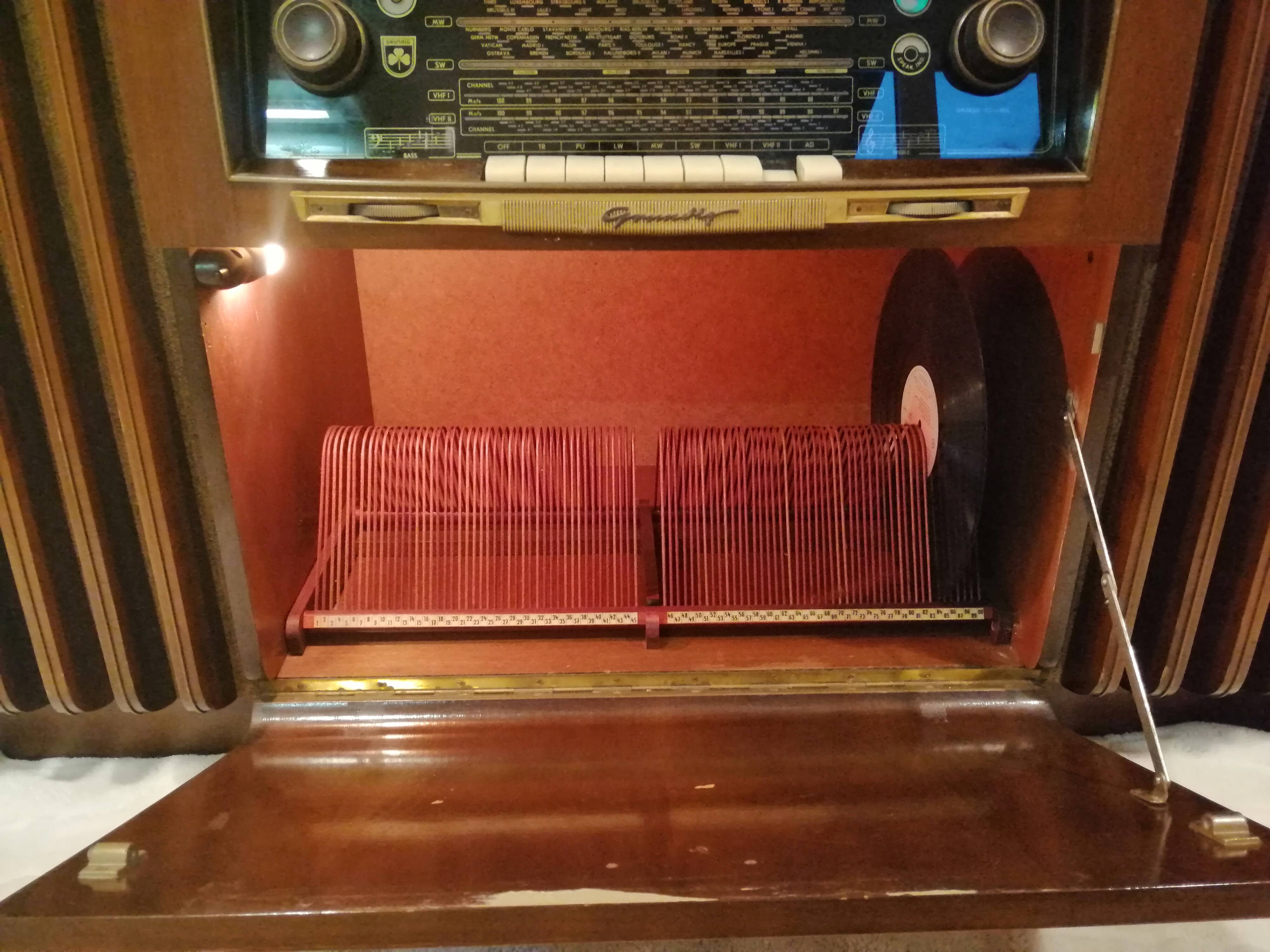 Grundig 3D sound hifi furniture