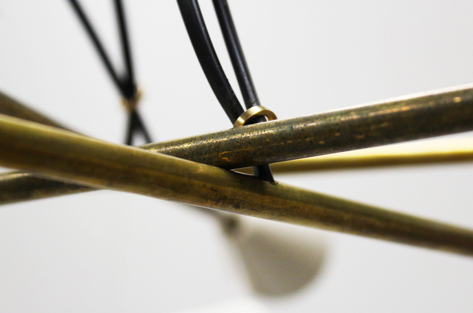 Intrigo sputnik white lustre