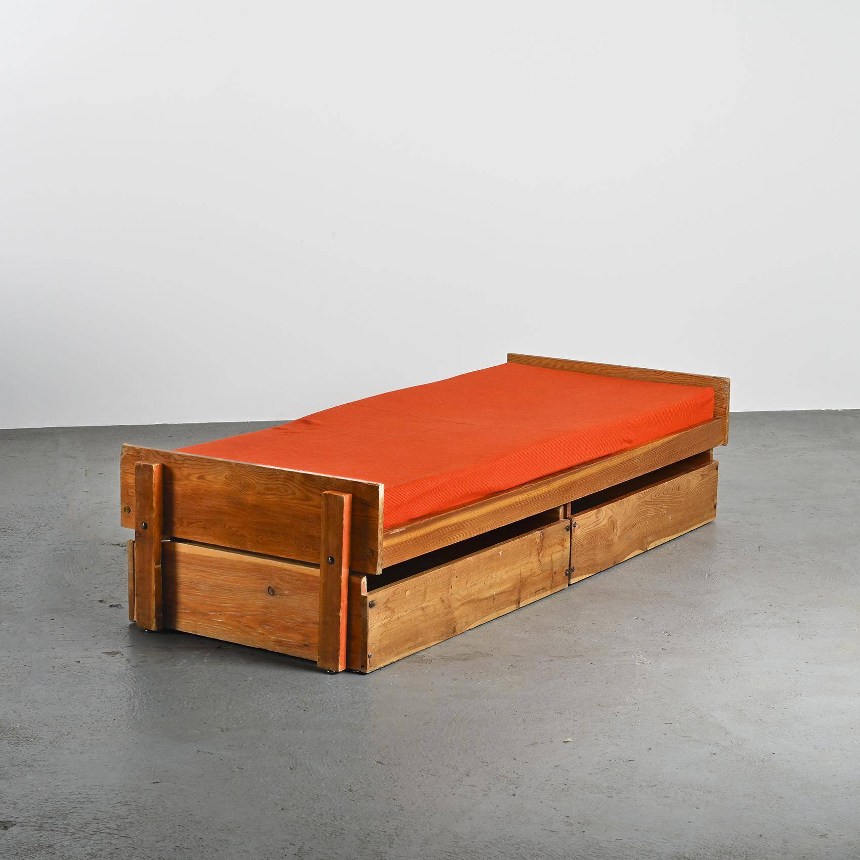 Lit banquette by Pierre Guariche, La Plagne, around 1965.