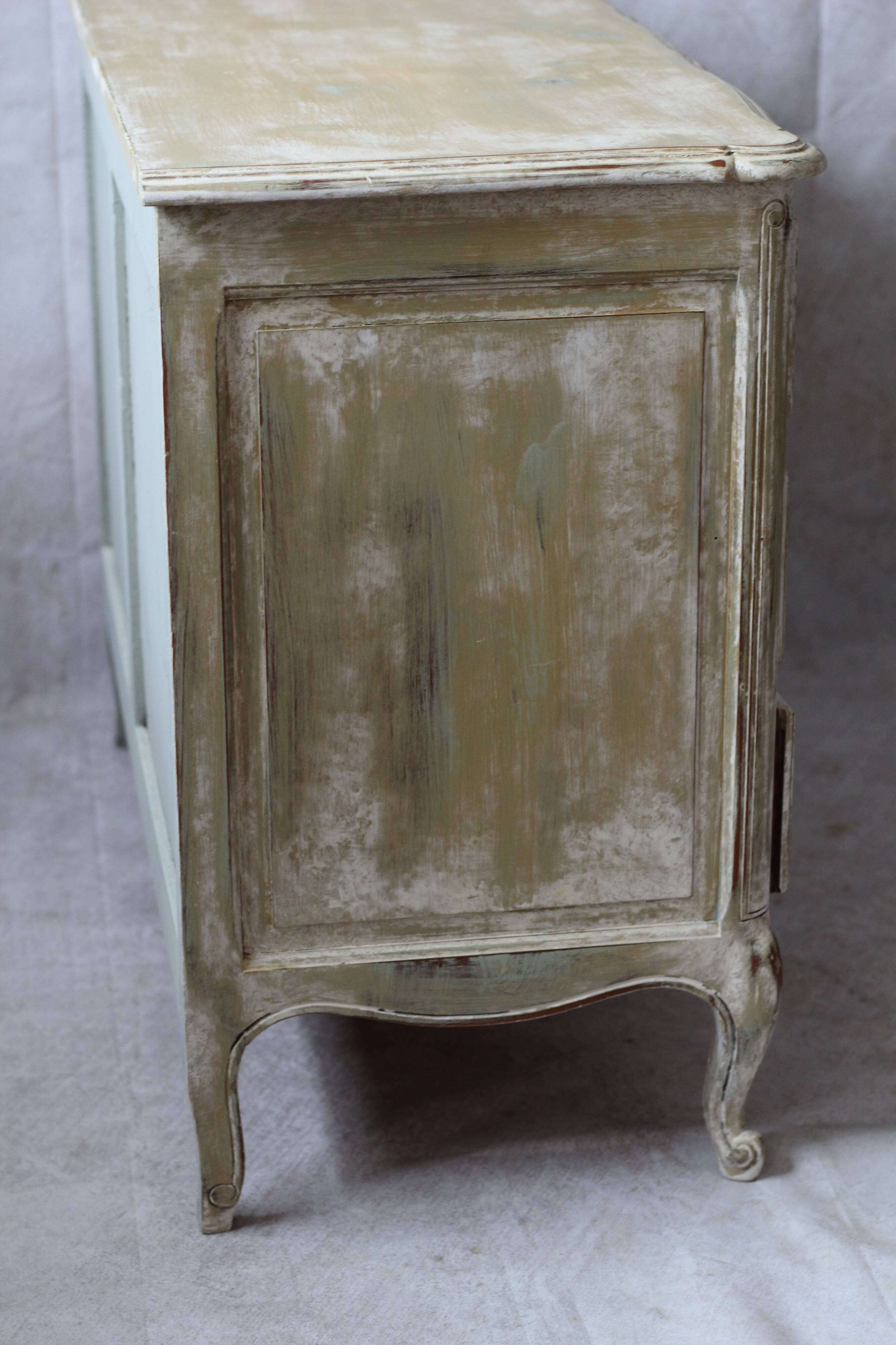 Commode arbalete ancienne patinée beige et blanc