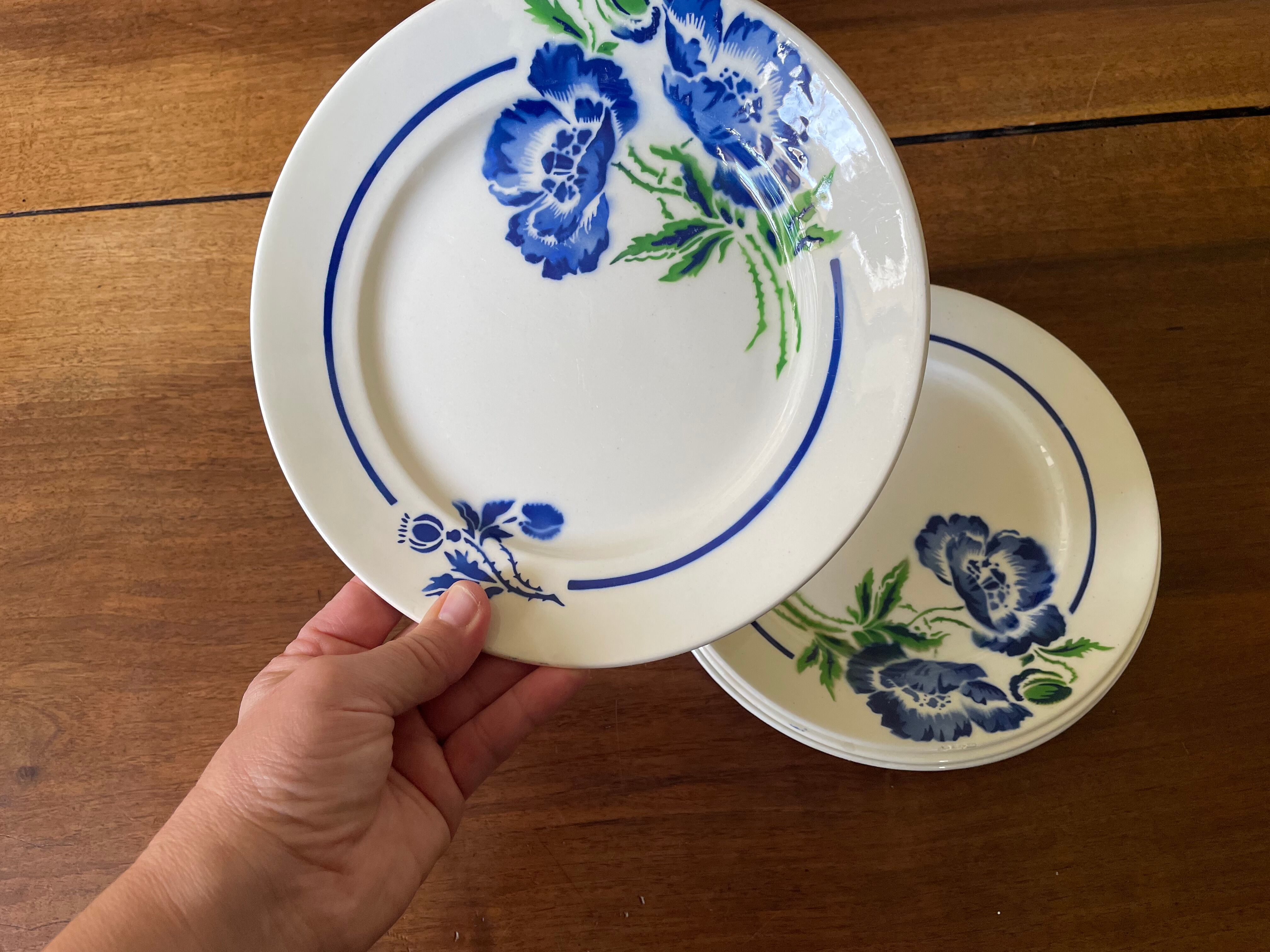 Set of 4 flat plates mismatched