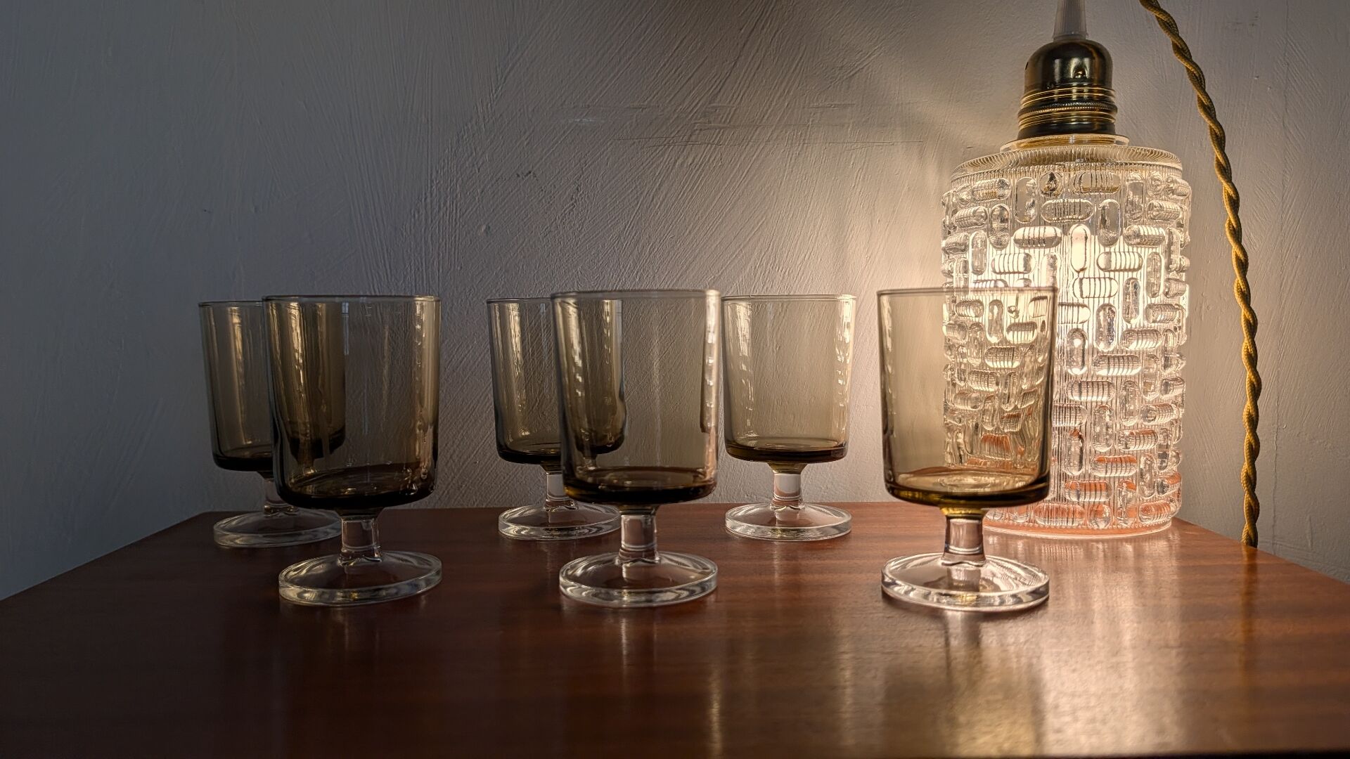 Suite de 6 verres fumés années 70
