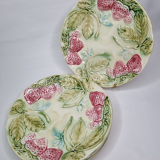 Set of 4 plates in Onnaing slurry decorated with strawberries, 21 cm