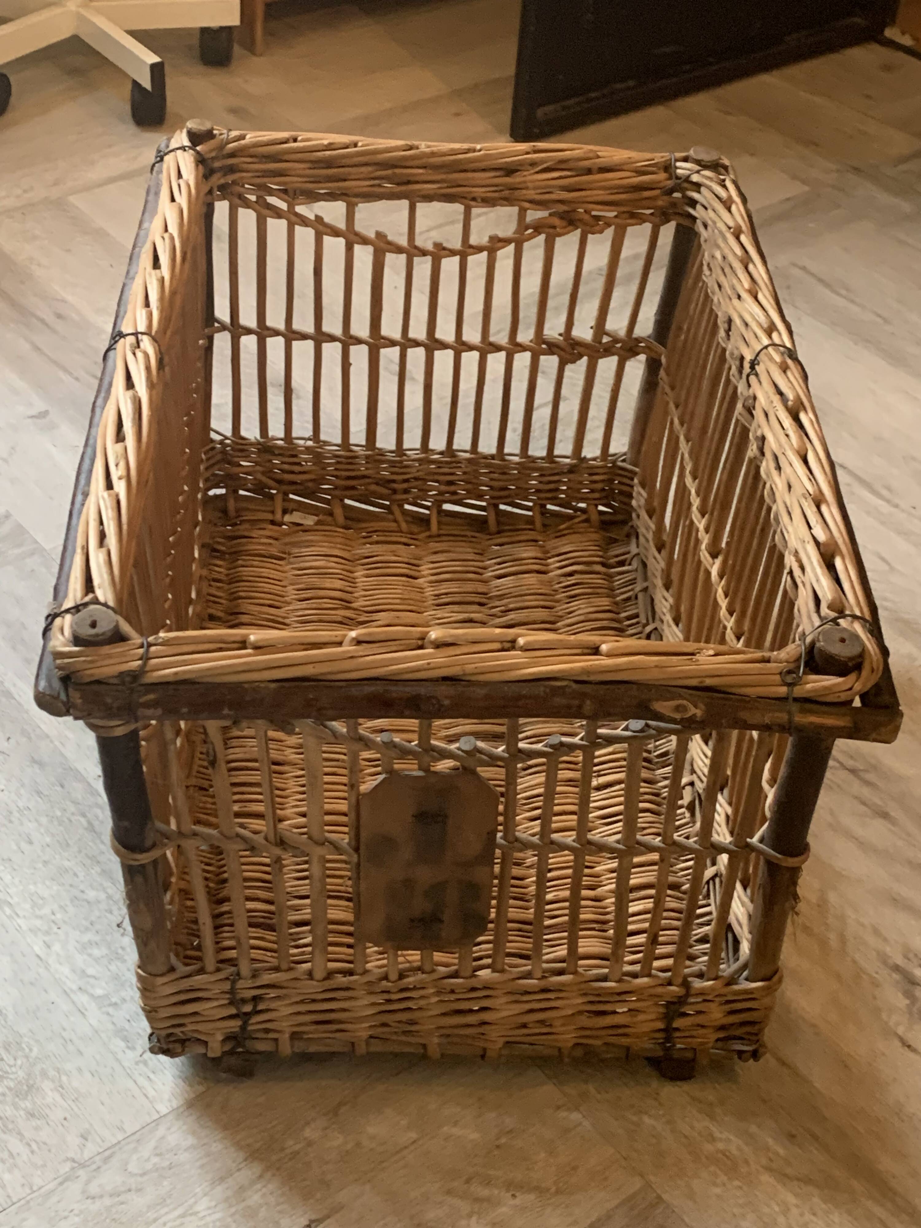 Large basket, rattan basket, old wicker linen basket