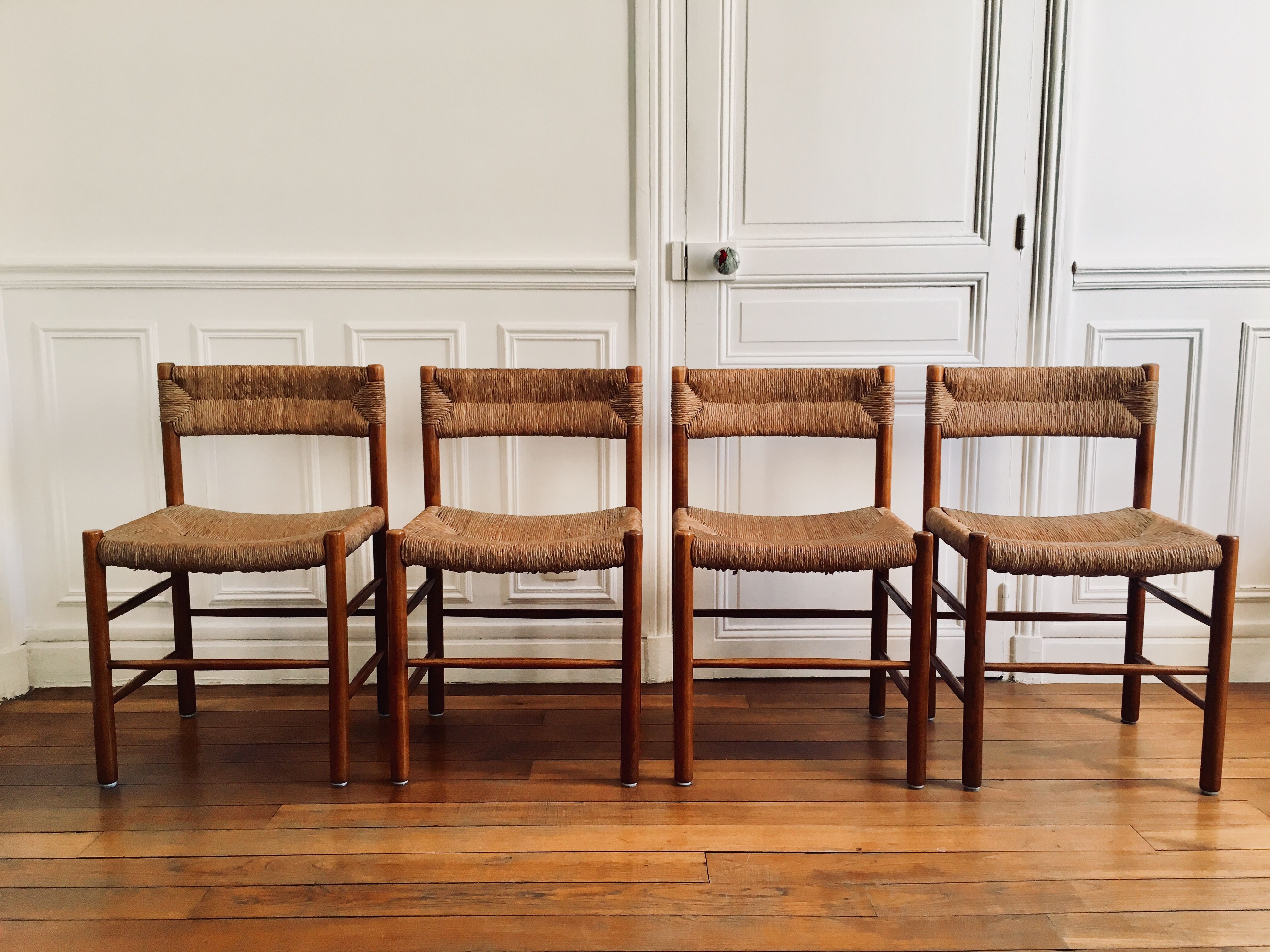 Chaises modèle Dordogne édité par Sentou
