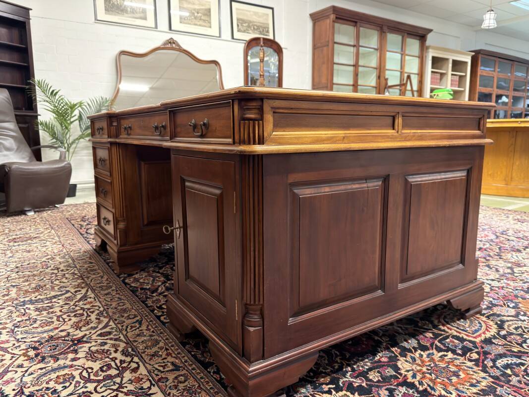 Classic English Partnerdesk Desk