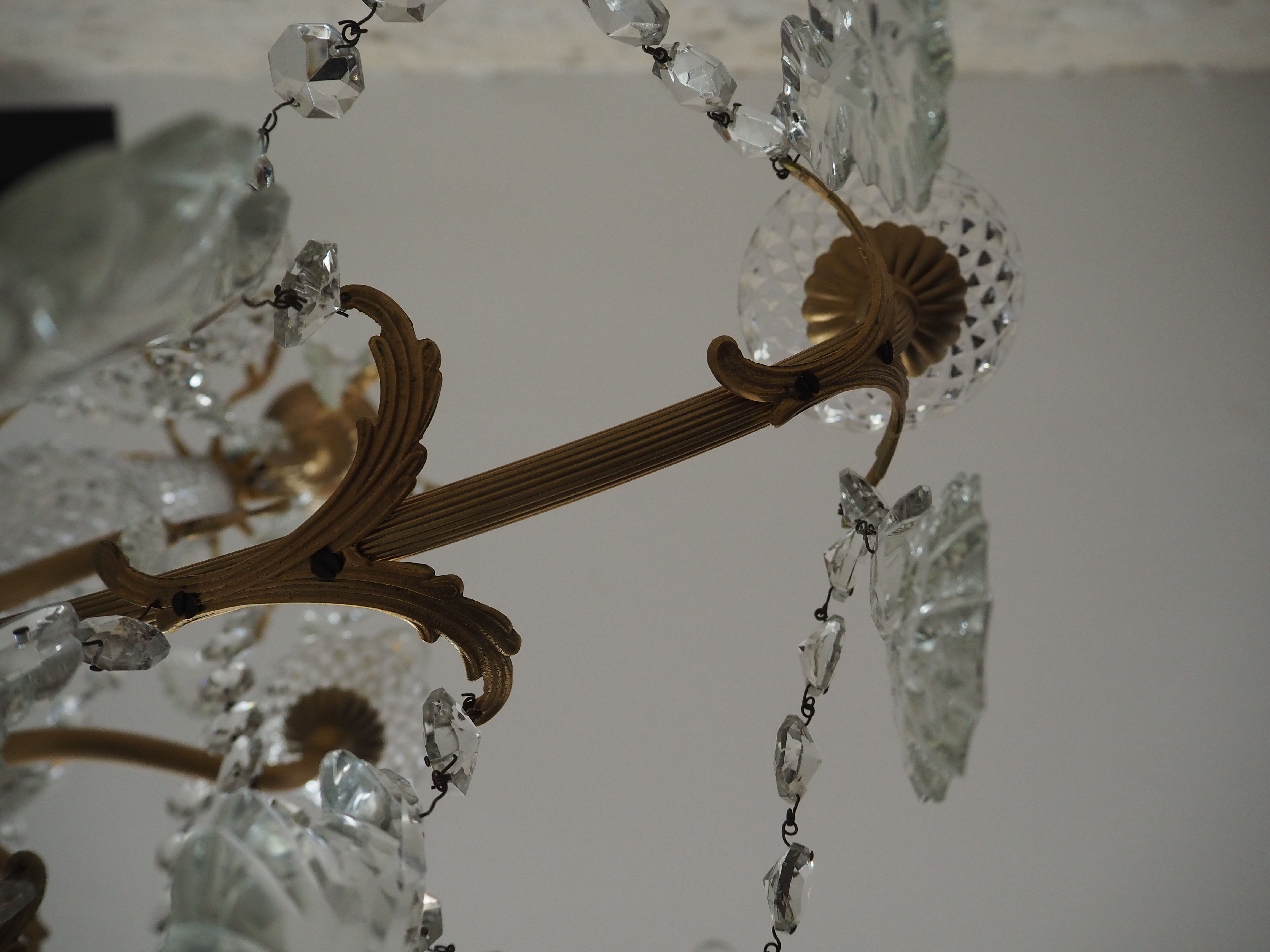 Chandelier 12 lamps with grapevines in crystal, bronze and regulated