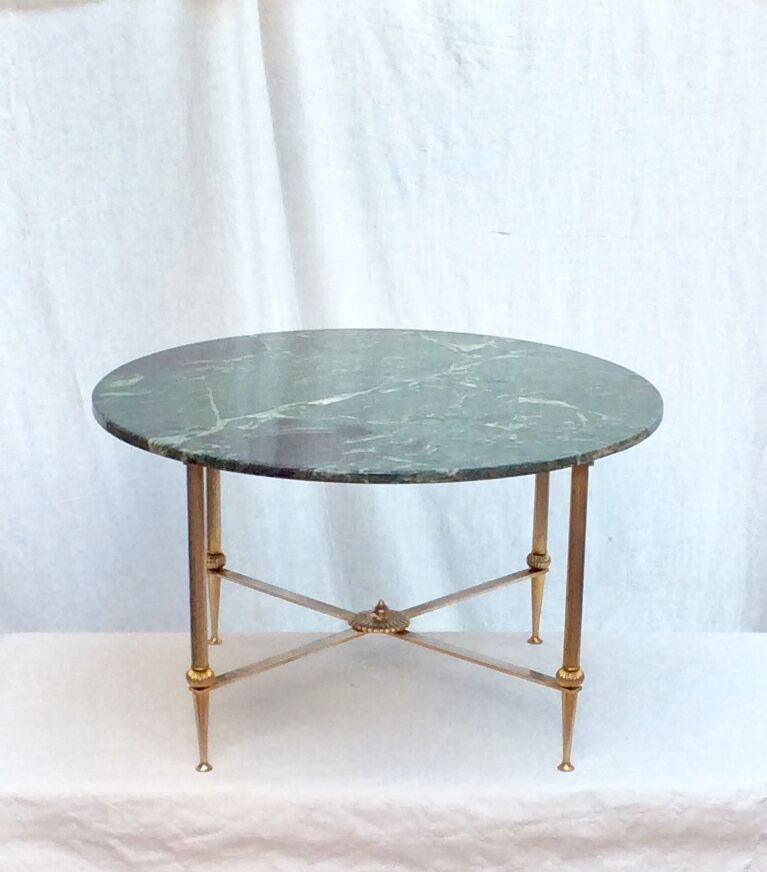 Table basse ronde en laiton doré avec un plateau en marbre dimension : hauteur -40,5cm- diamètre -69