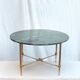 Table basse ronde en laiton doré avec un plateau en marbre dimension : hauteur -40,5cm- diamètre -69
