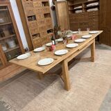 Table with integrated extensions