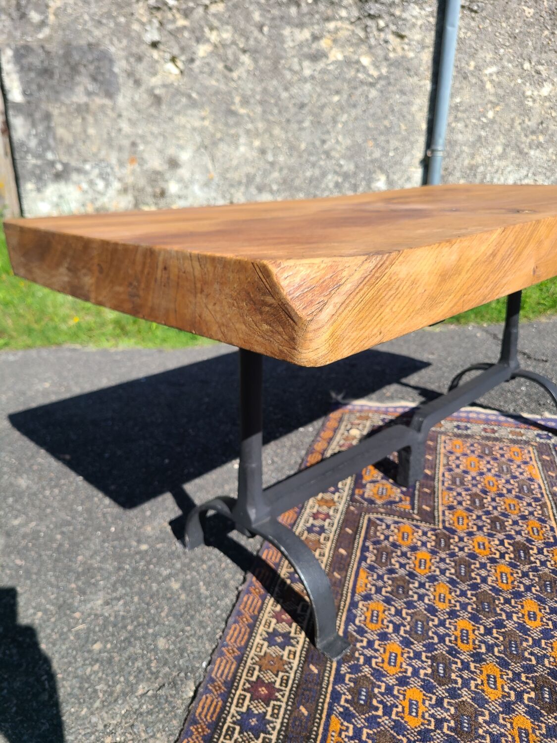 Table basse brutaliste, art populaire année 20