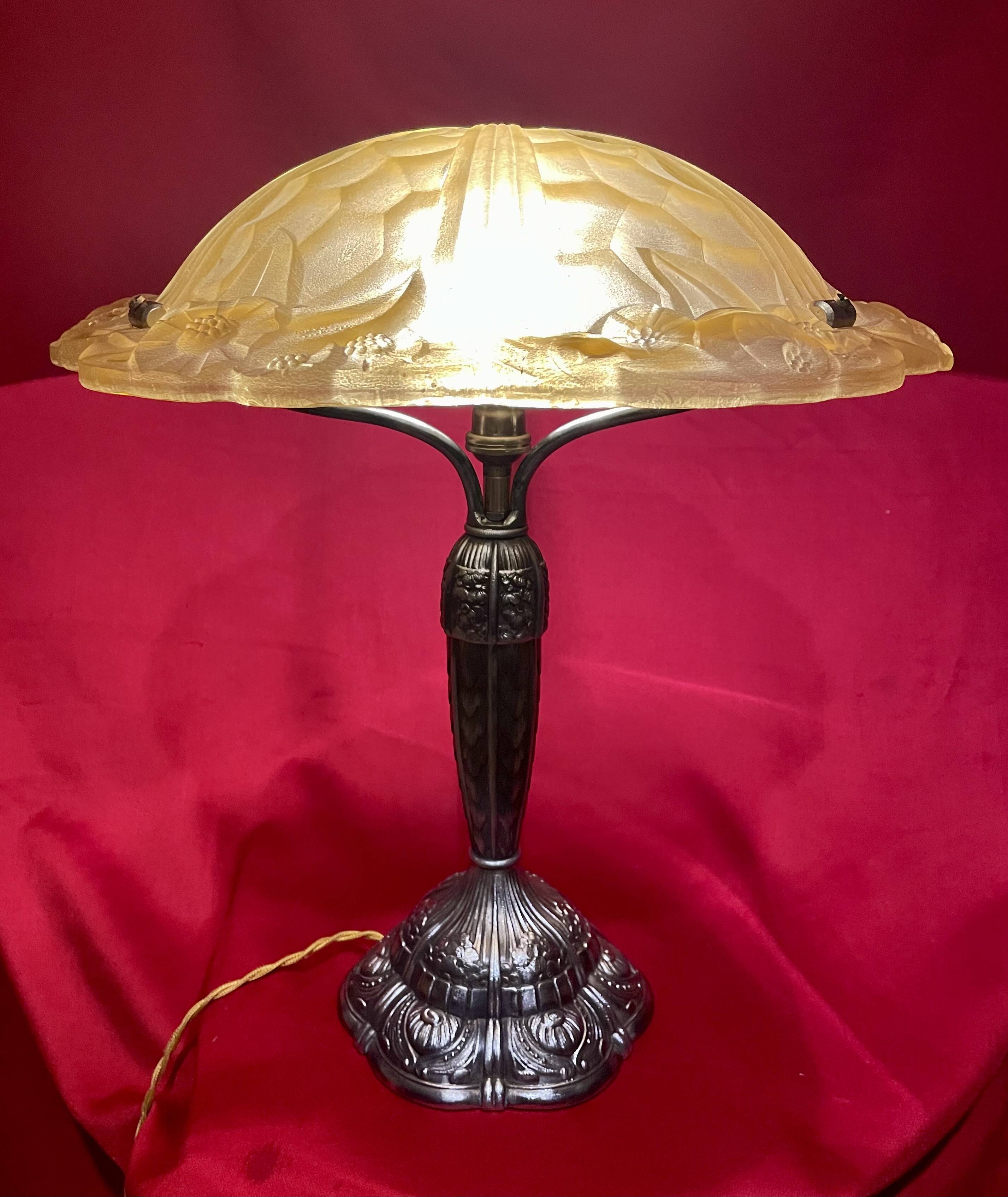 Vintage Art Nouveau lamp signed "Degué", from the 1920s