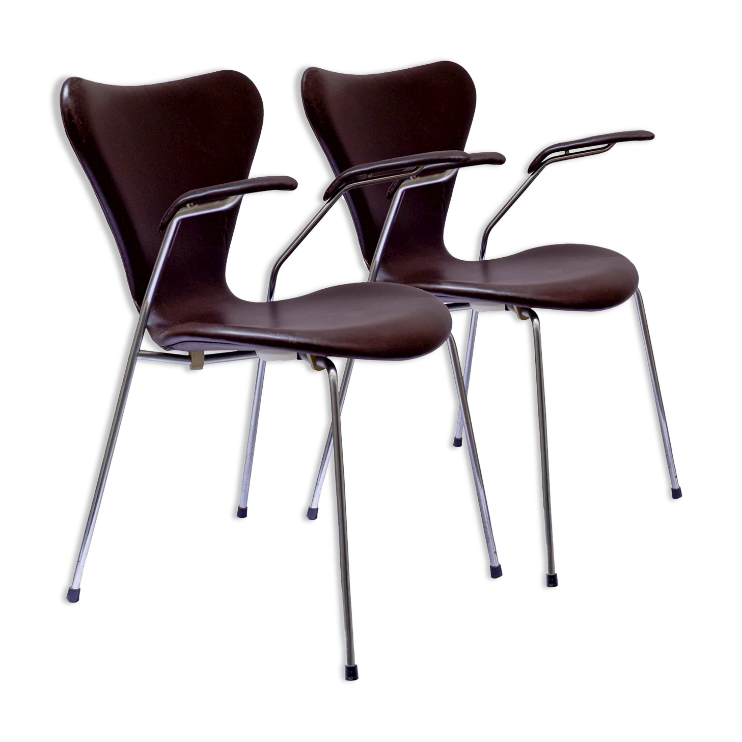 Paire de chaises modèle 3207 par Arne Jacobsen pour Fritz Hansen