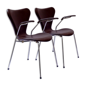 Pair of 7 chairs model 3207 by Arne Jacobsen for Fritz Hansen