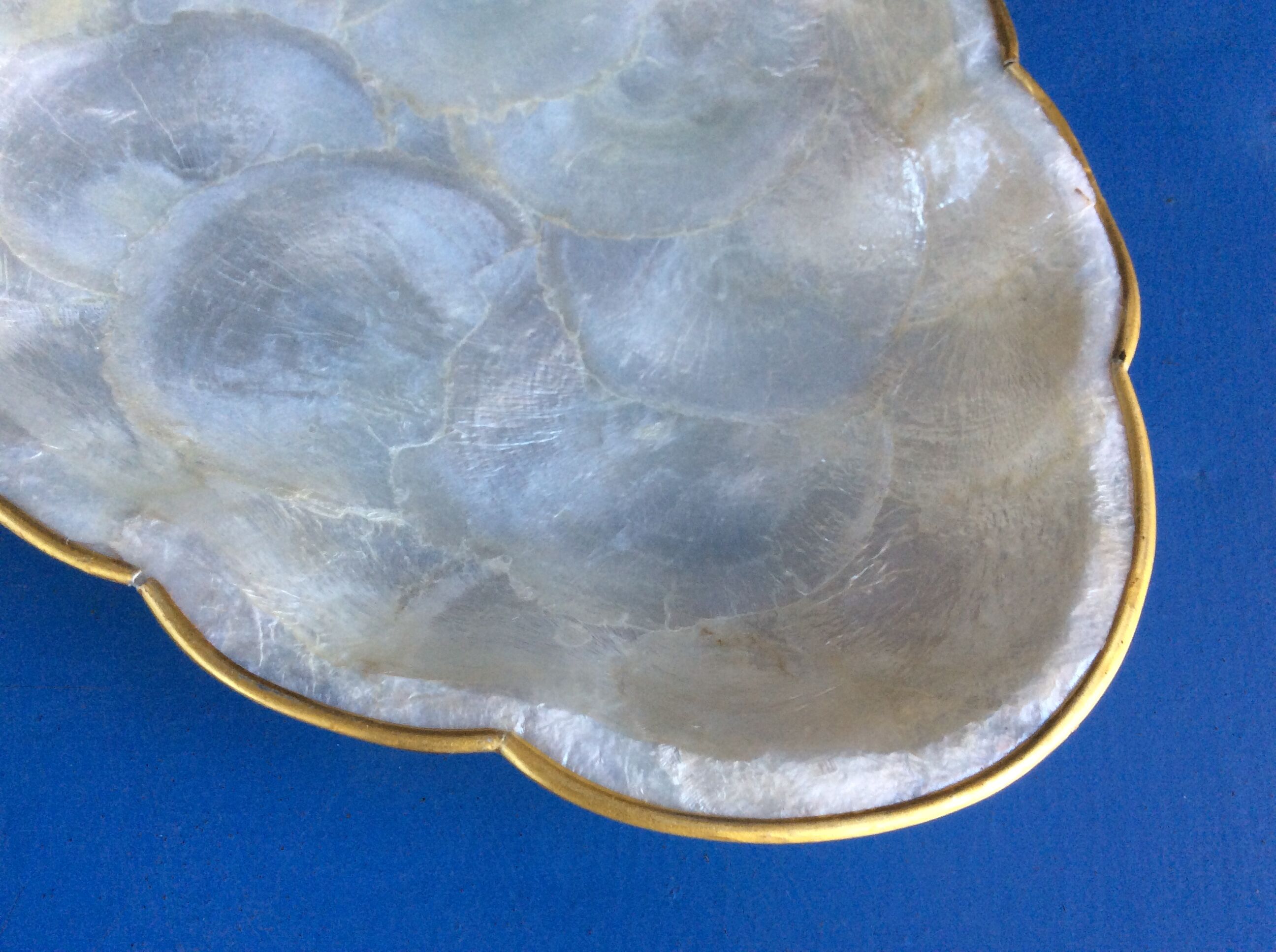 Mother-of-pearl pocket vacuum