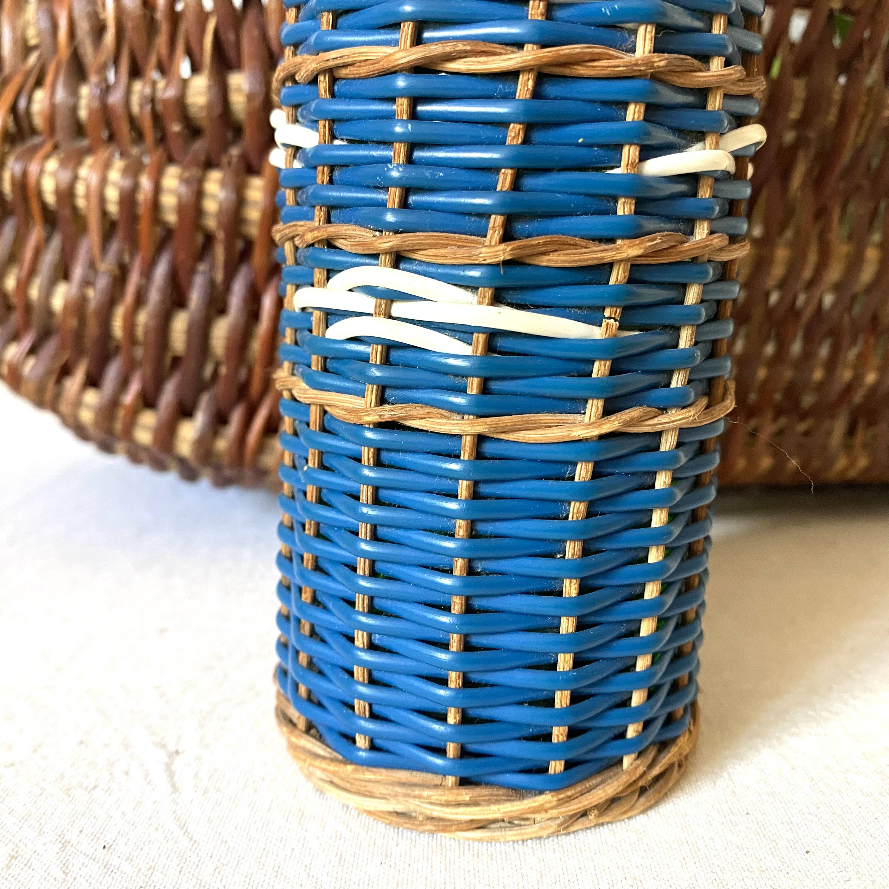 Rattan and scoubidou bottle
