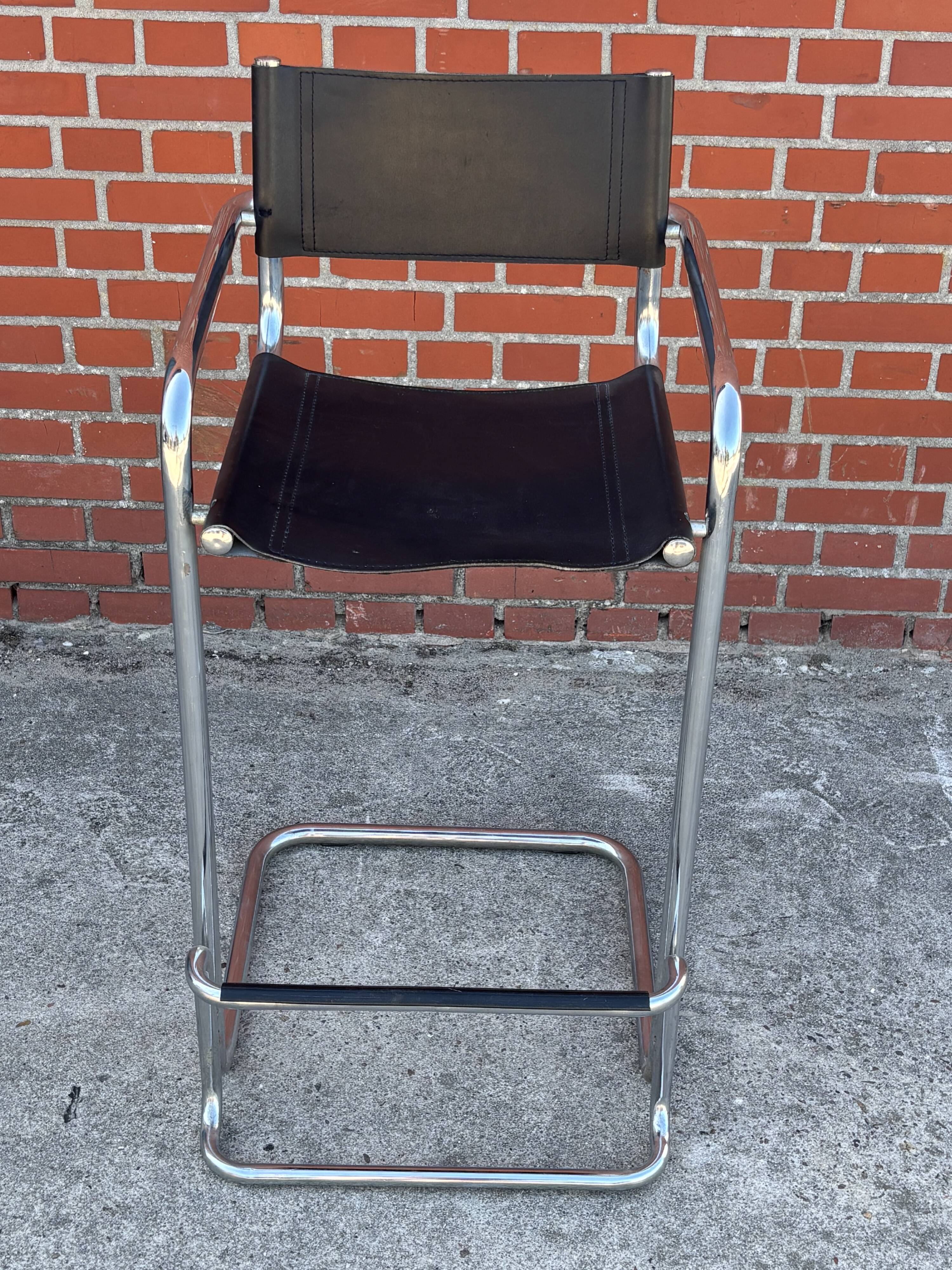 Tabouret de bar vintage en cuir noir et chrome, Italie