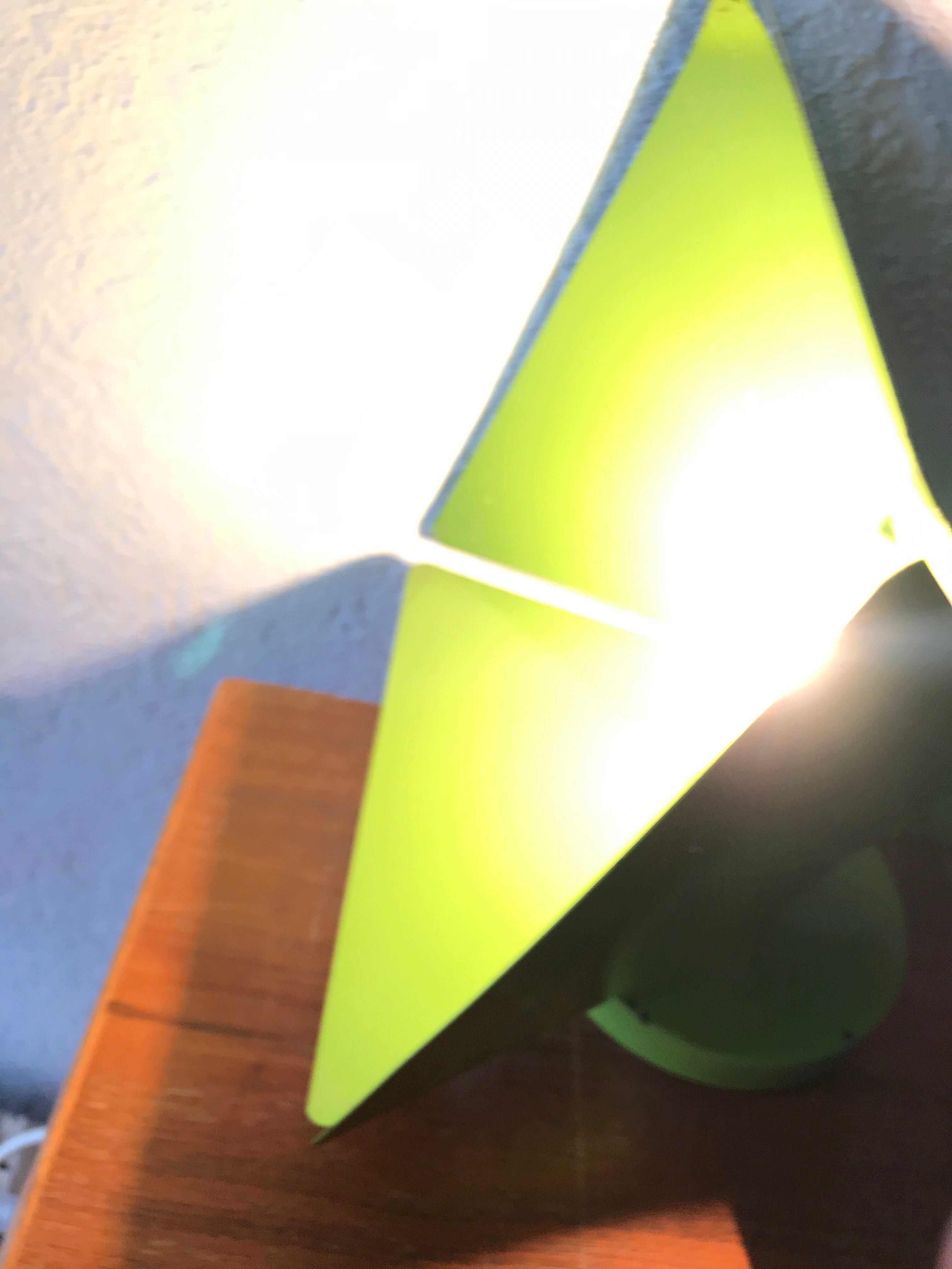 Spot articulated green laqué metal