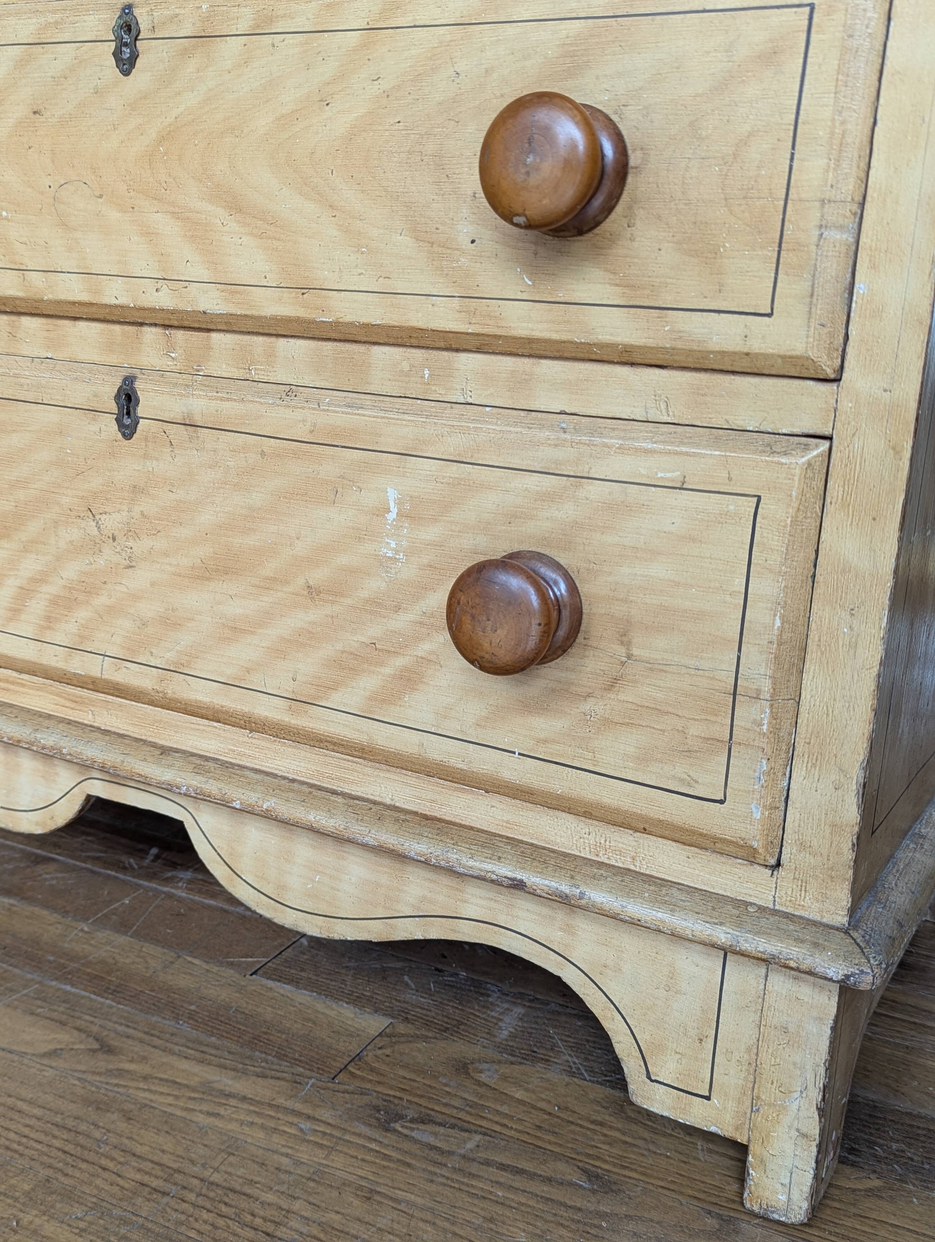 Petite commode anglaise ancienne