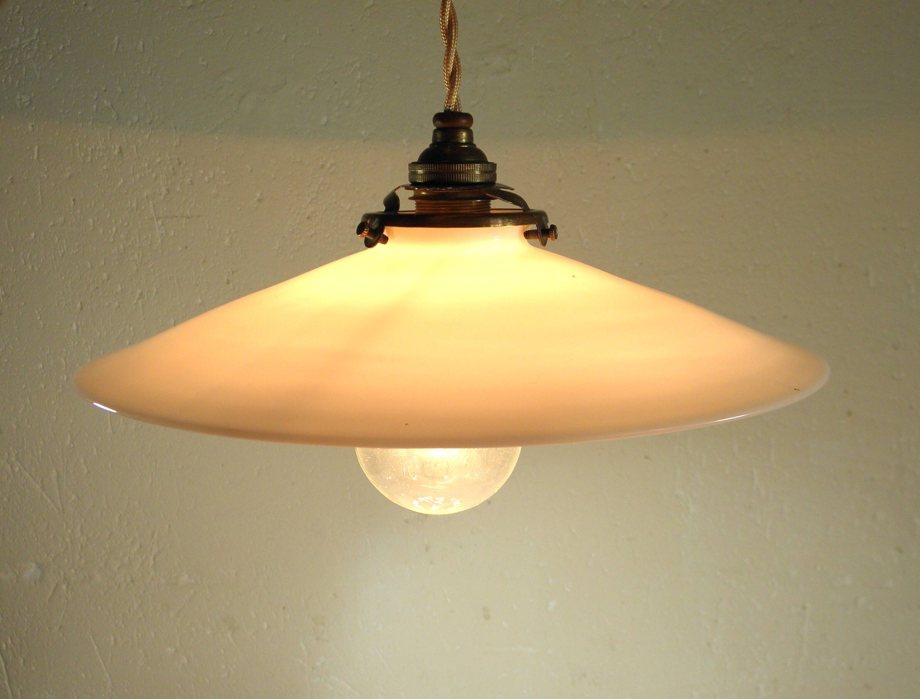 "Rise and fall" pendant light in opaline and porcelain