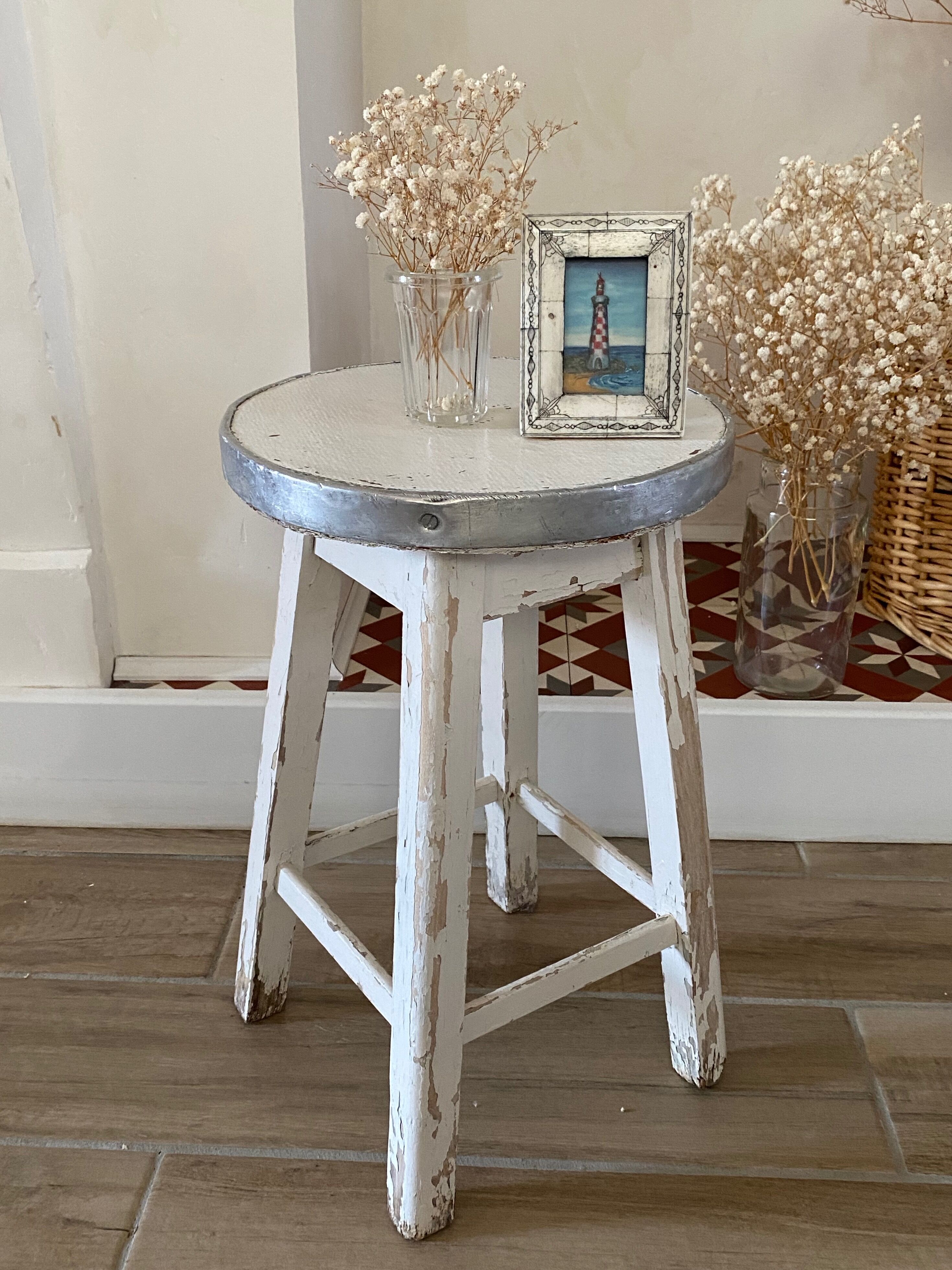 Trendy Wabi Sabi stool