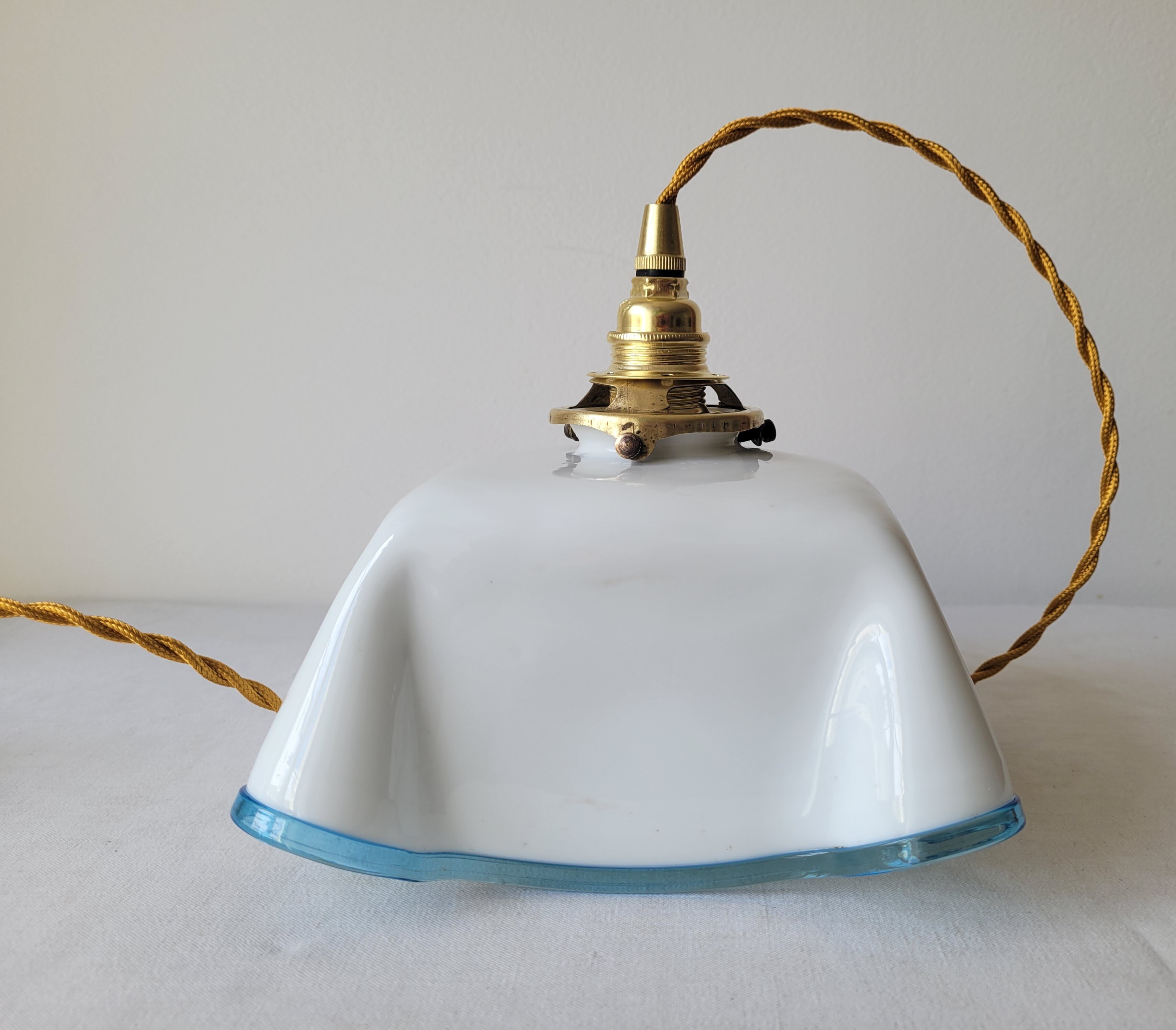 Draped opaline suspension