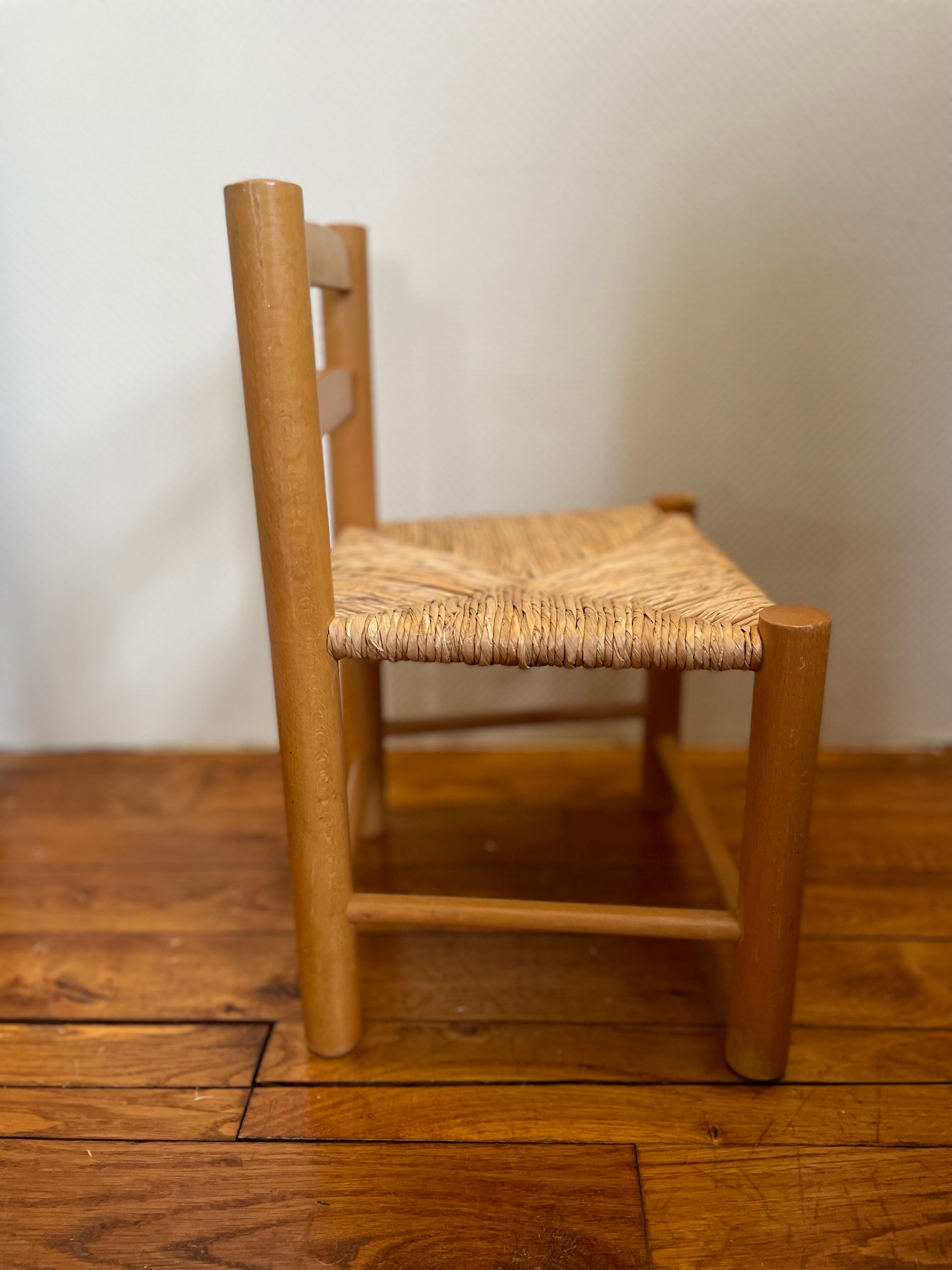 Vintage children's chair in wood and straw