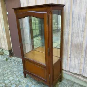 Louis XV style display cabinet in cherry wood with a mirrored back and glass shelves.