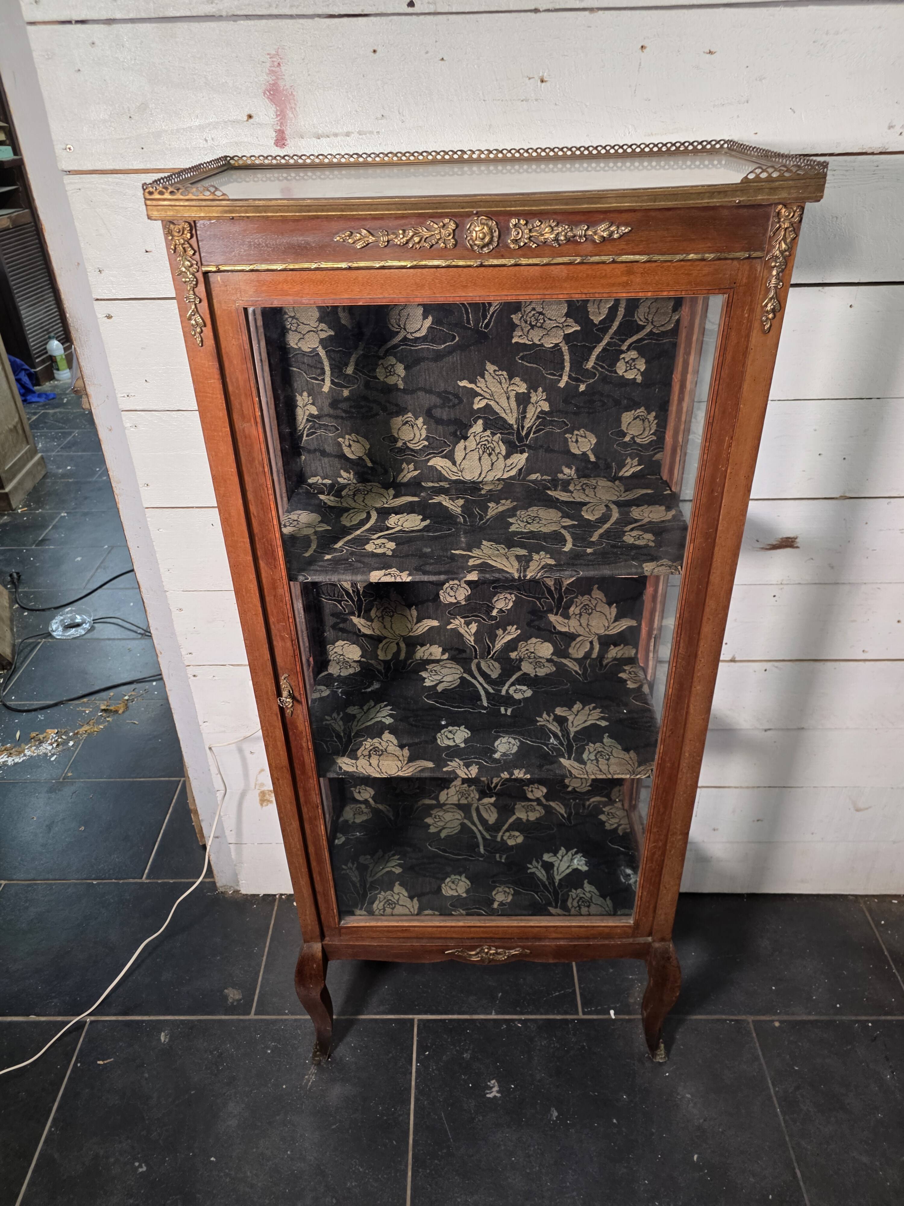 Vitrine ancienne style transition Louis XV-Louis XVI en Acajou