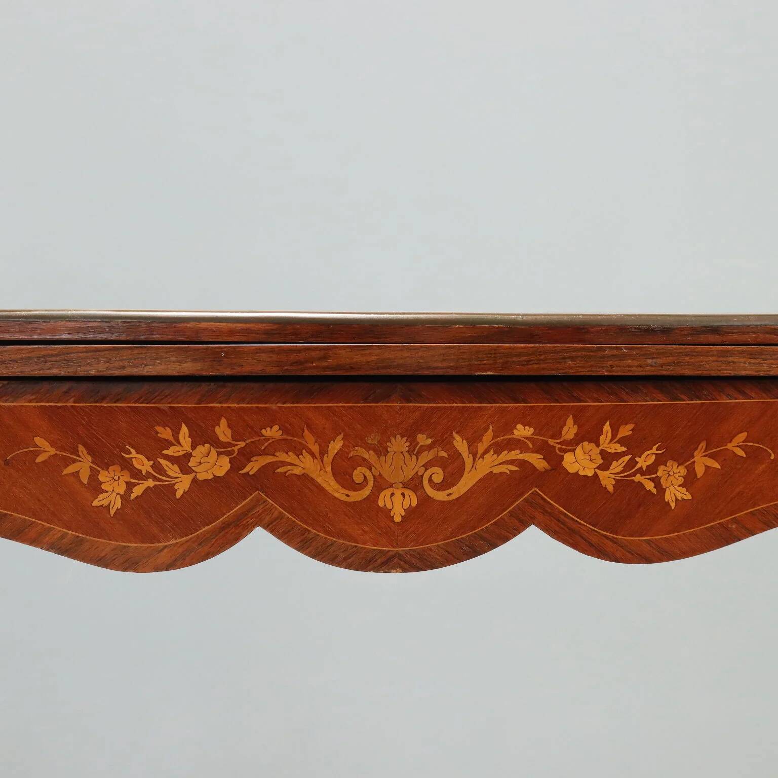 Game table in Indian rosewood and mahogany
