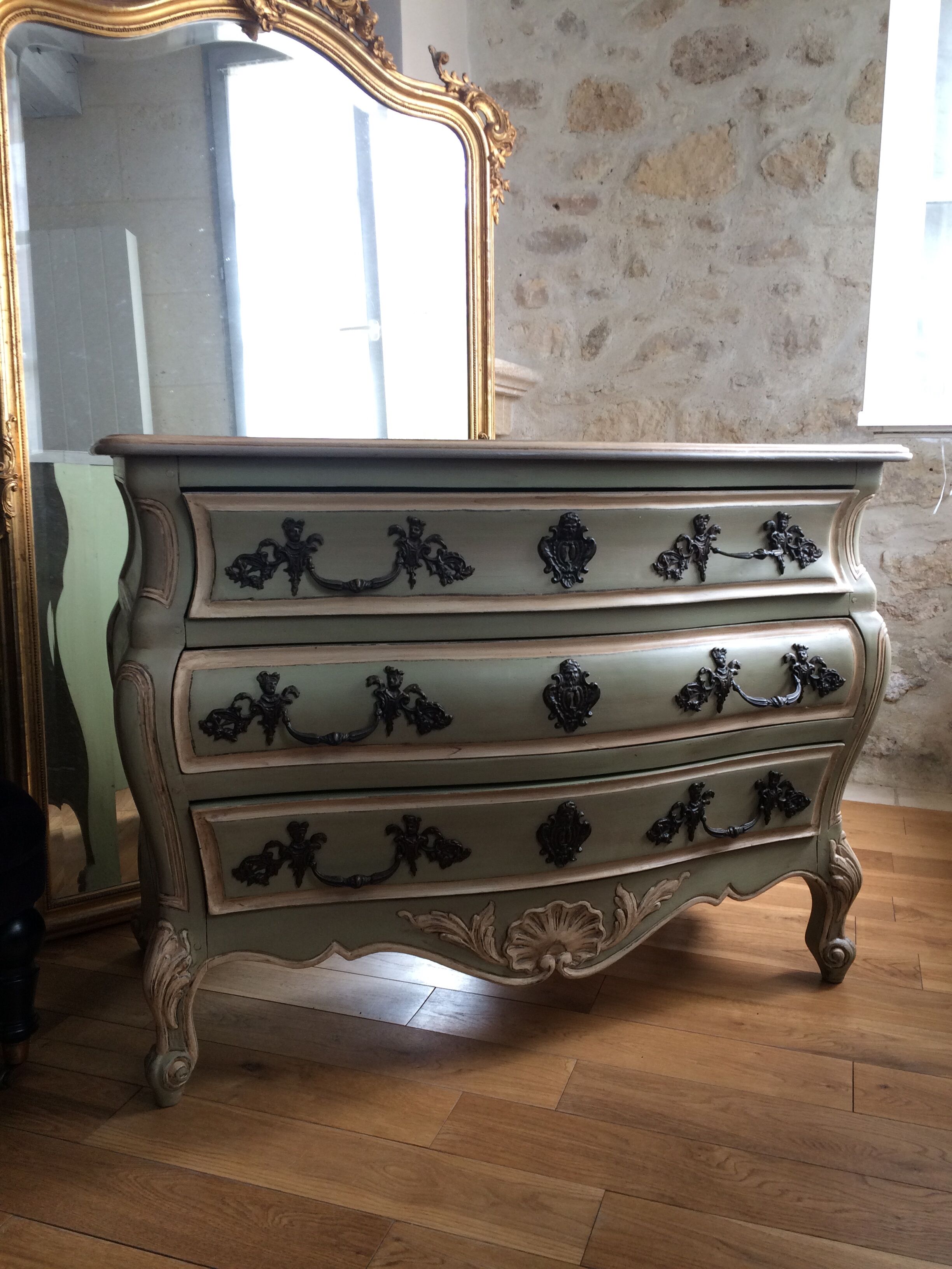 Bordelaise chest of drawers Louis XV style