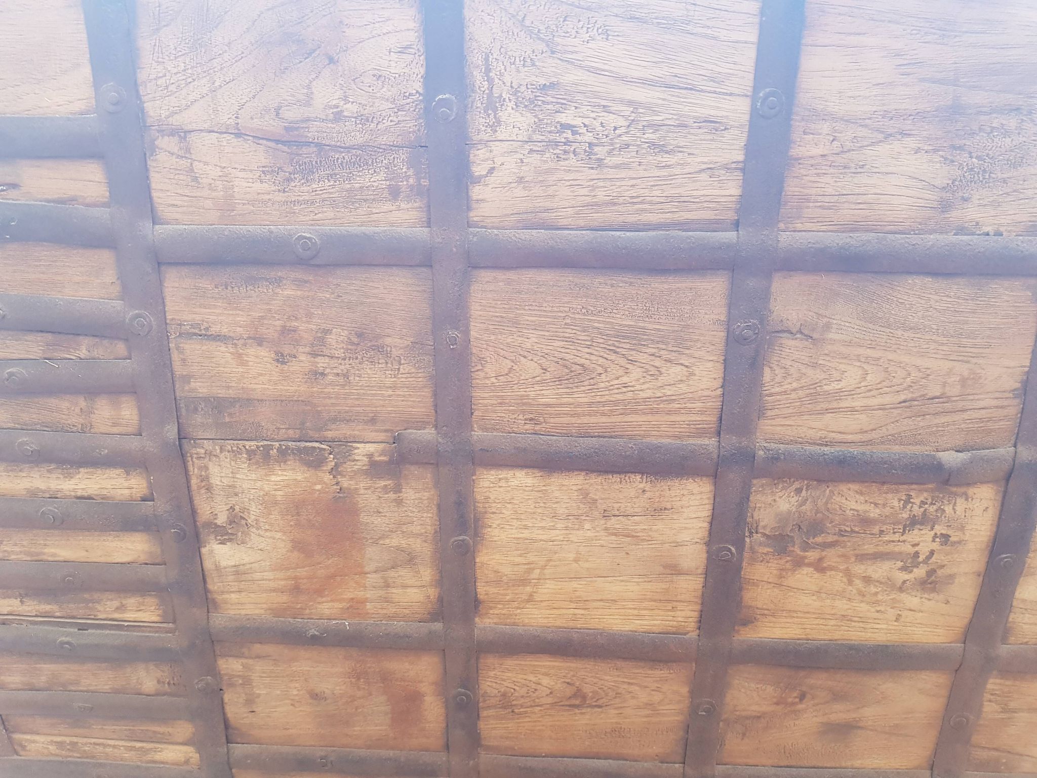 Coffre ancien indien vintage  sur roues en bois début 20eme s