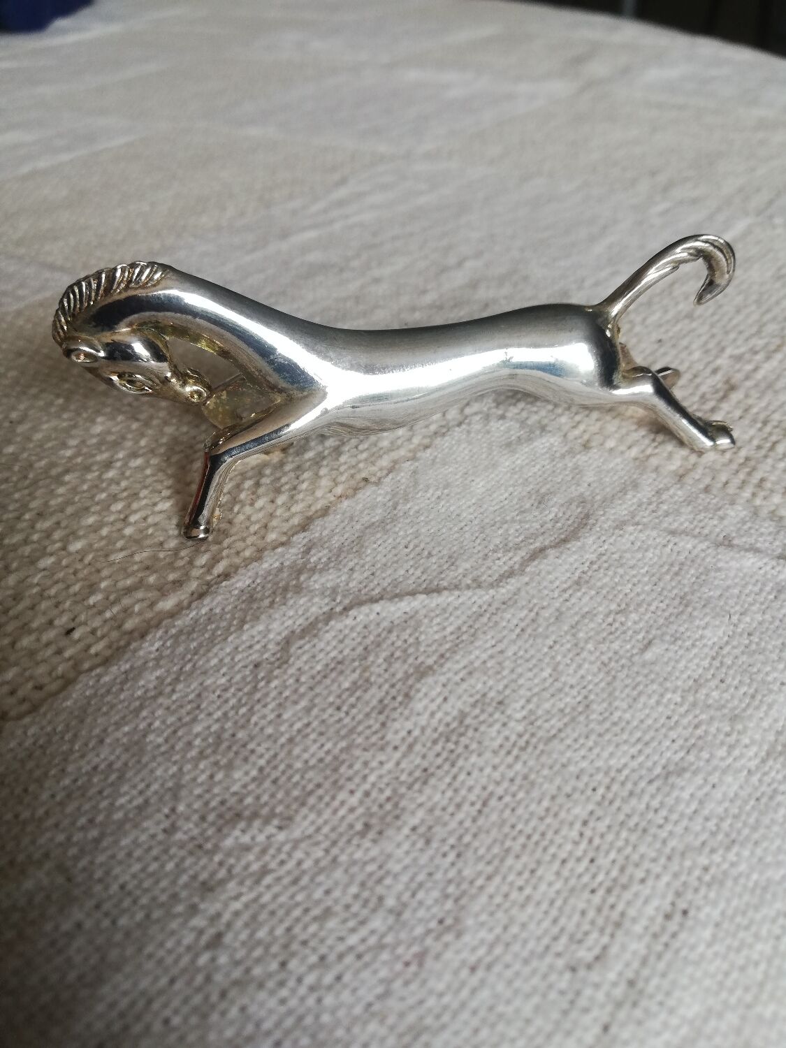 Un porte-couteau cheval métal argenté