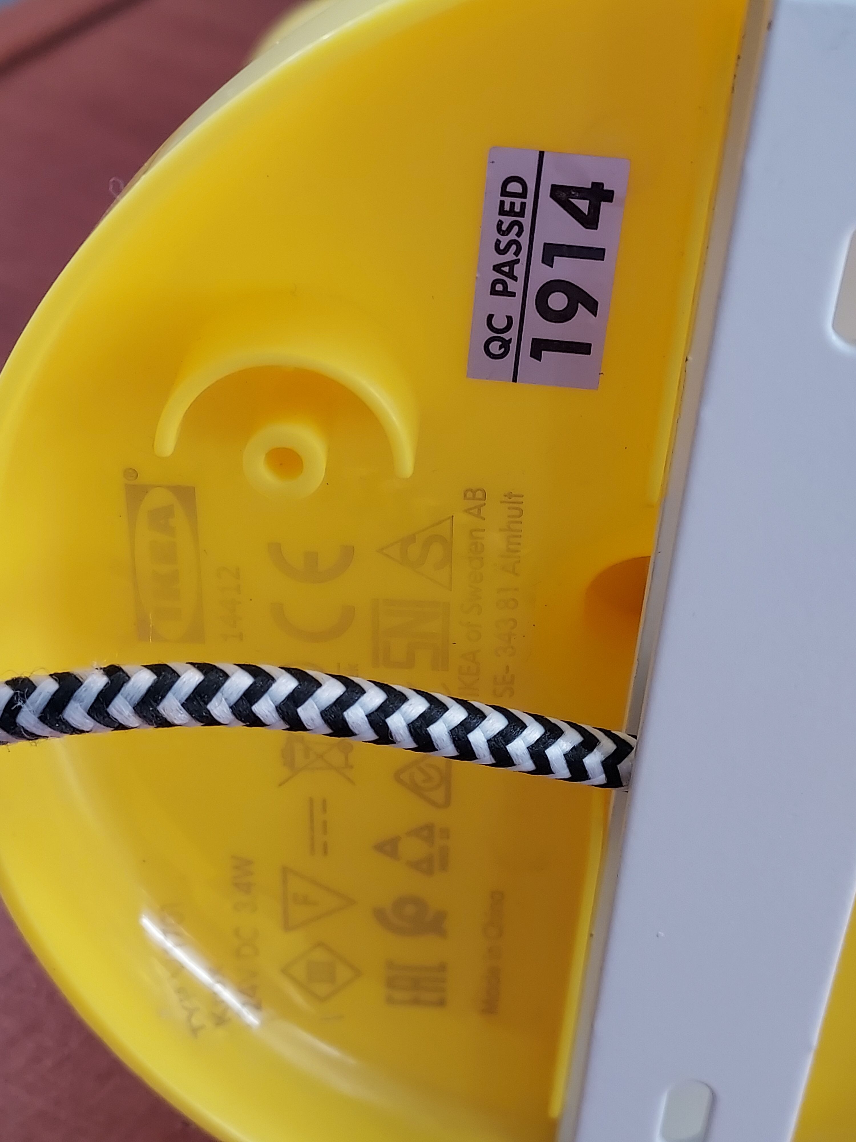 Ikea lamp applies Kruj yellow