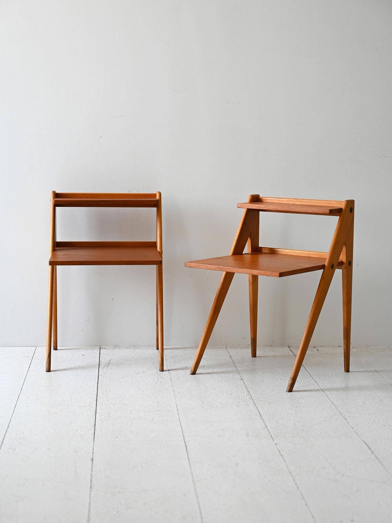 Paire de tables de chevet scandinaves en teck avec étagères des années 1960