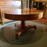 Round central foot table.