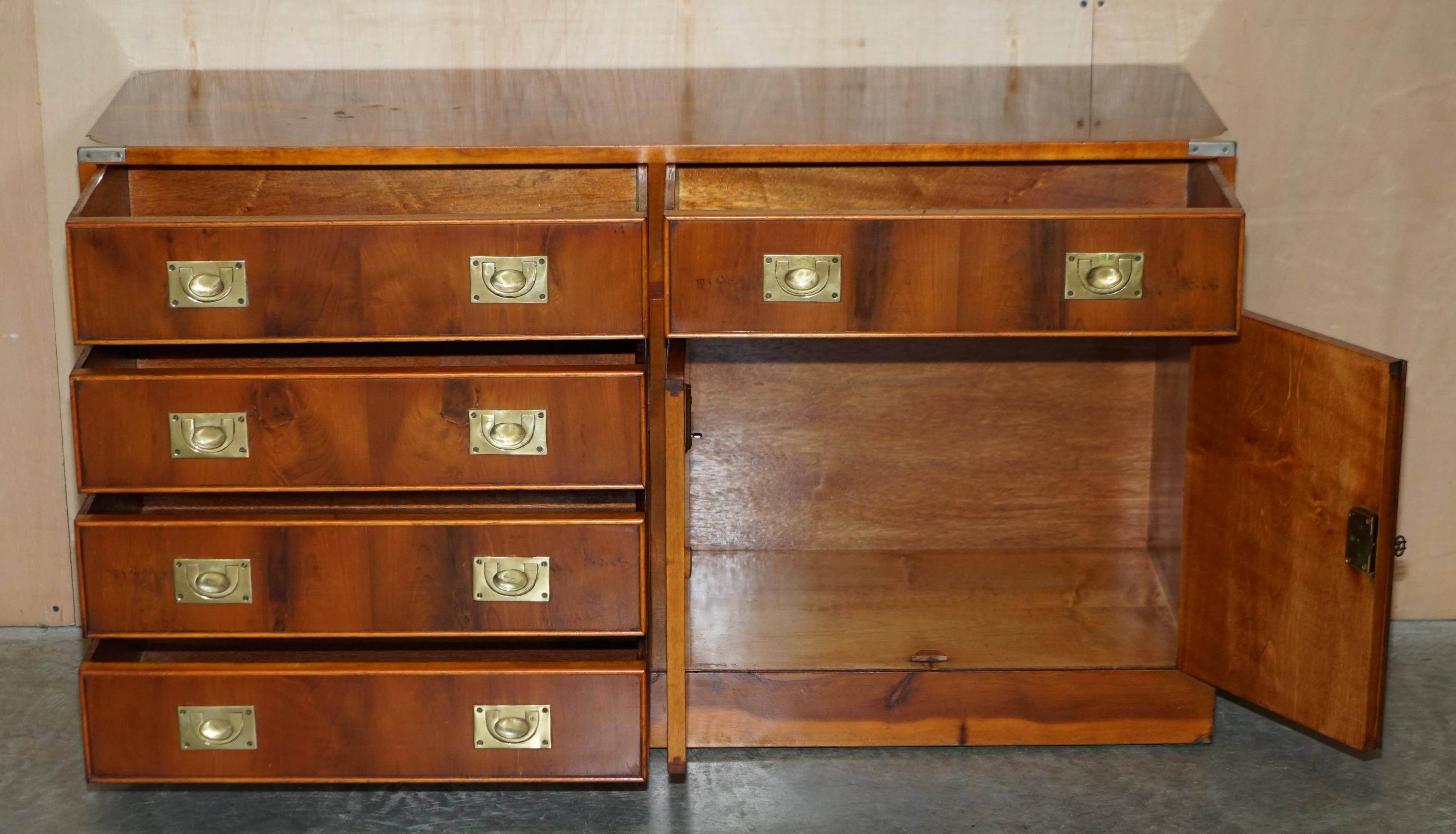 Buffet militaire vintage en bois d'if moucheté - Cabinet bar