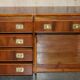 Buffet militaire vintage en bois d'if moucheté - Cabinet bar