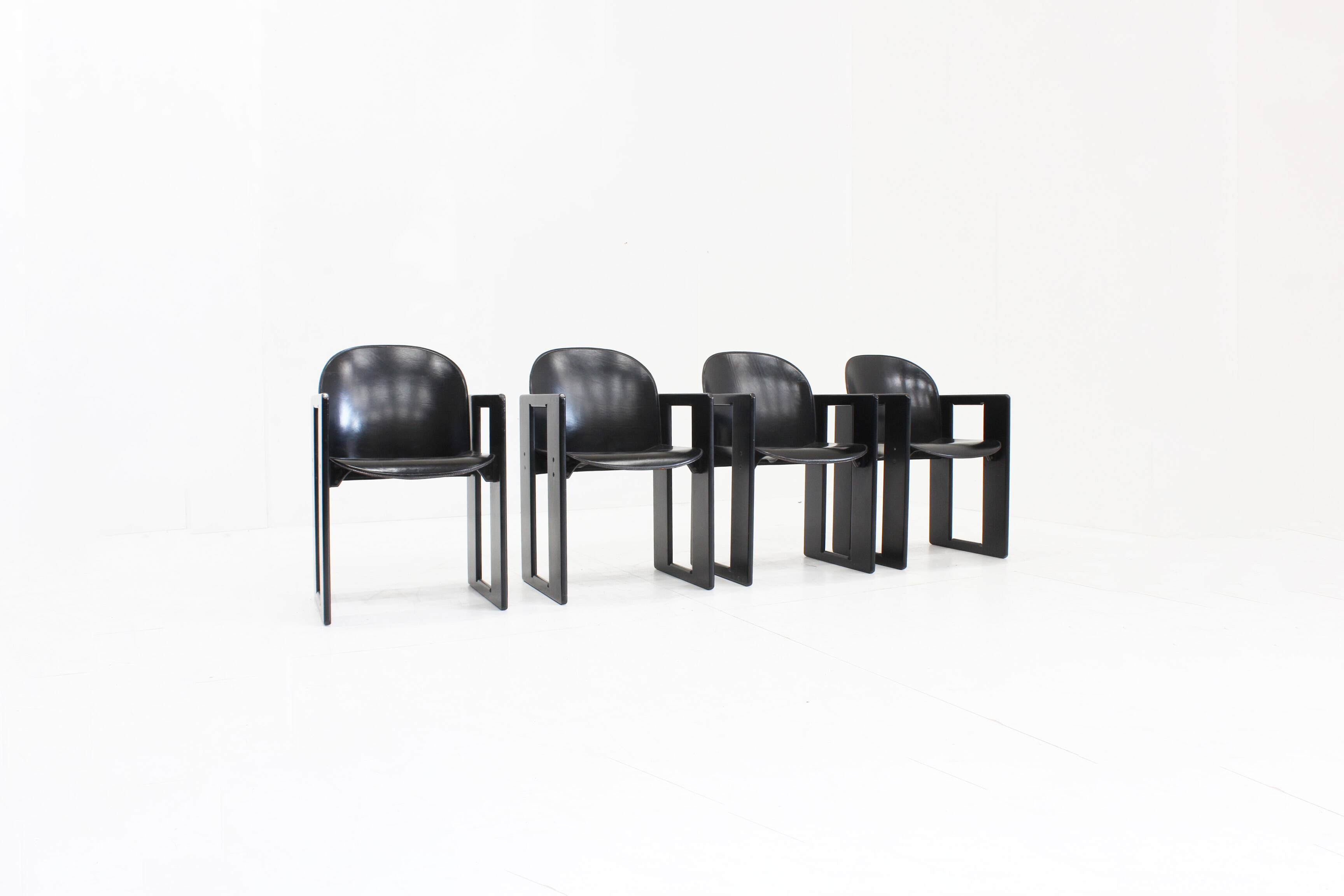 Chaises de salle à manger en cuir noir Dialogo par Afra et Tobia Scarpa pour B&B Italia