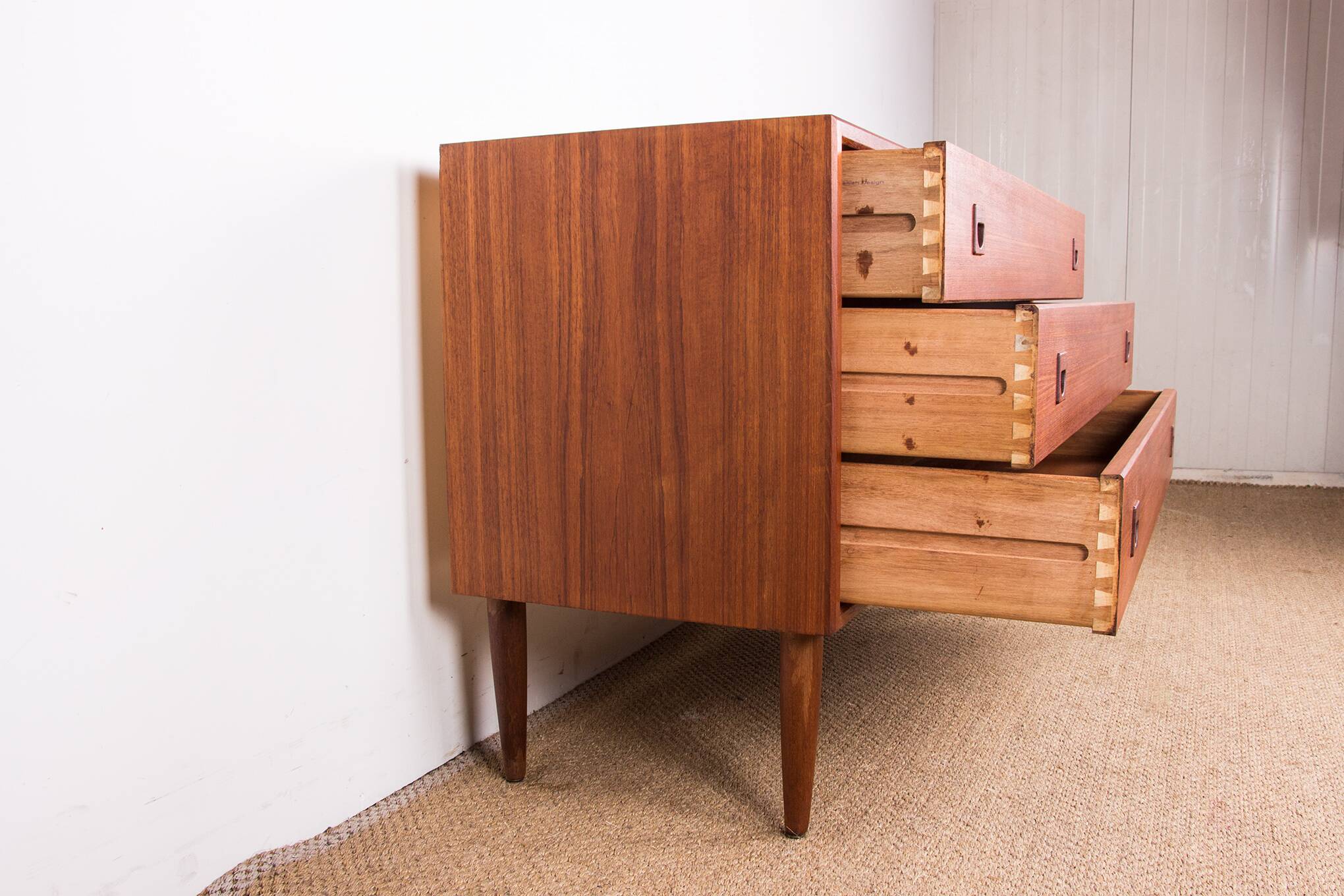 Danish teak chest of drawers or small sideboard, 3 large drawers, 1960.