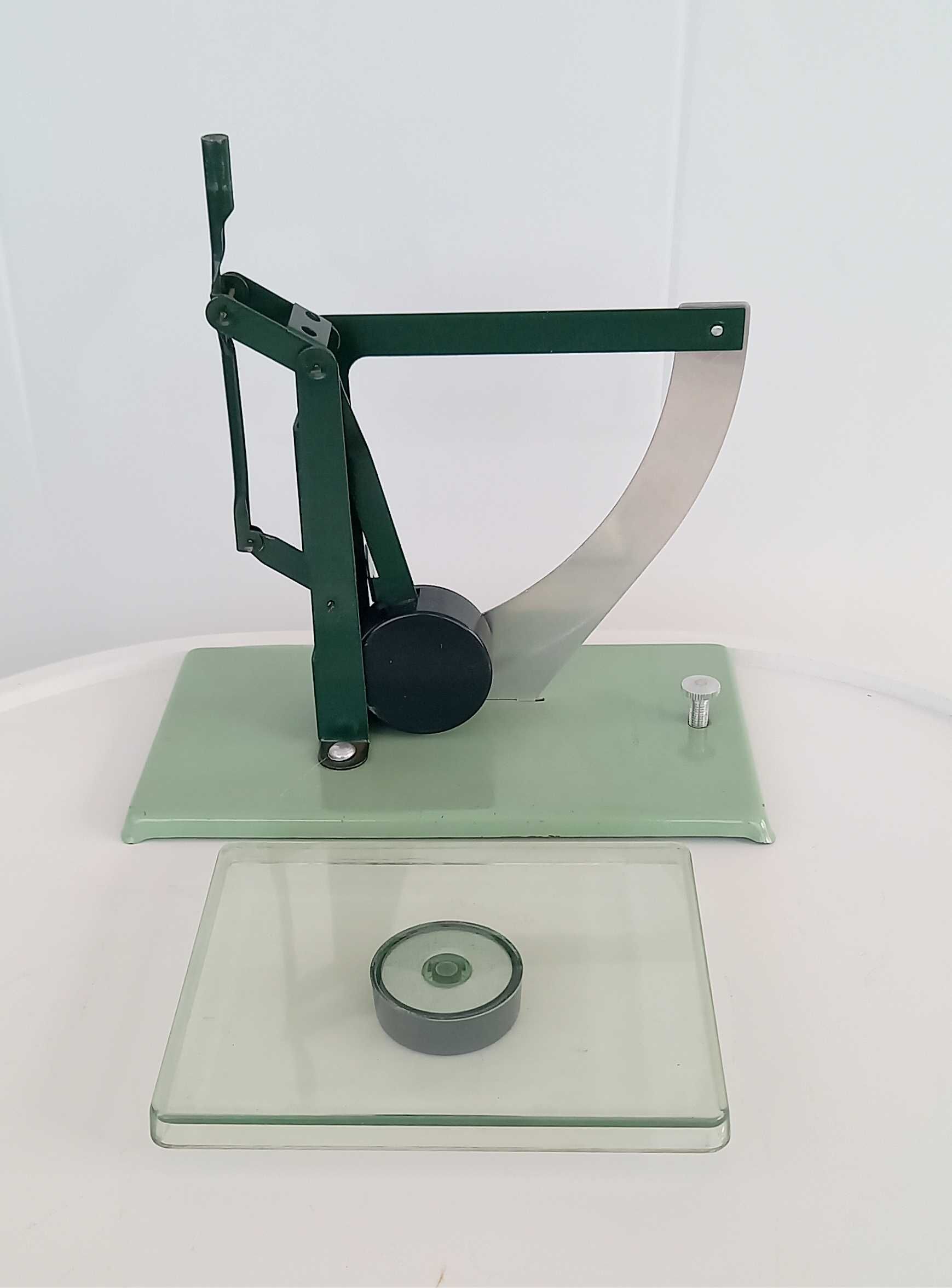 Vintage posso balance letter weighs