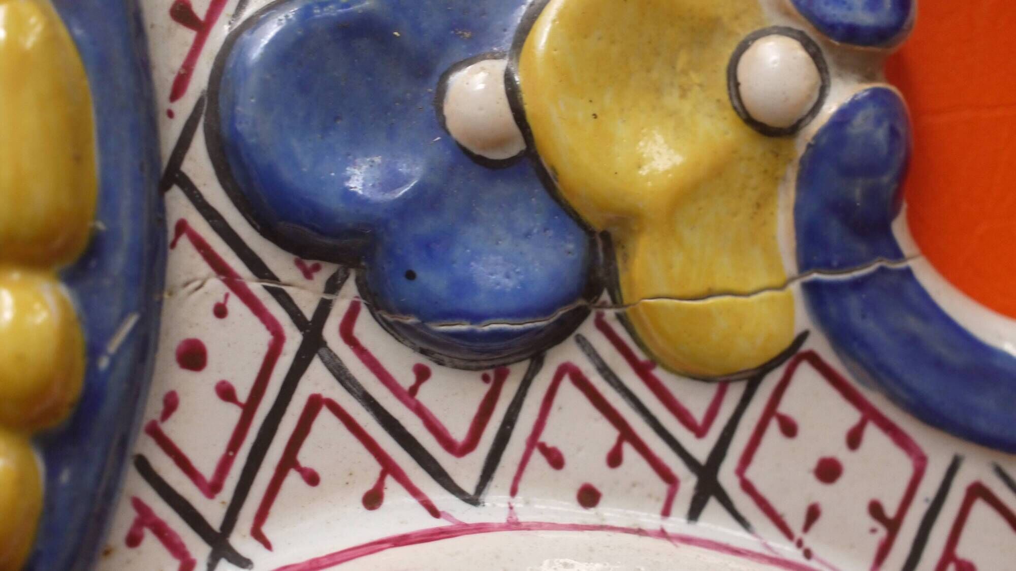 Ceiling light or rosette in enamelled ceramic from the end of the 19th century.
