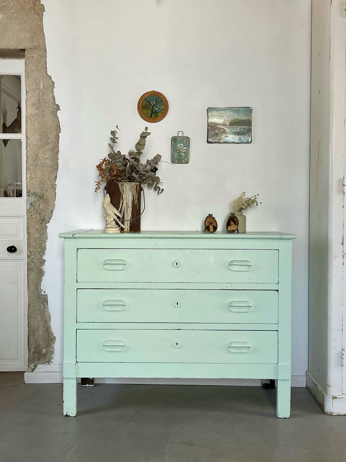 Oak chest of drawers