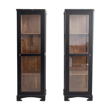 Paire de vitrines en bois noir avec portes en verre