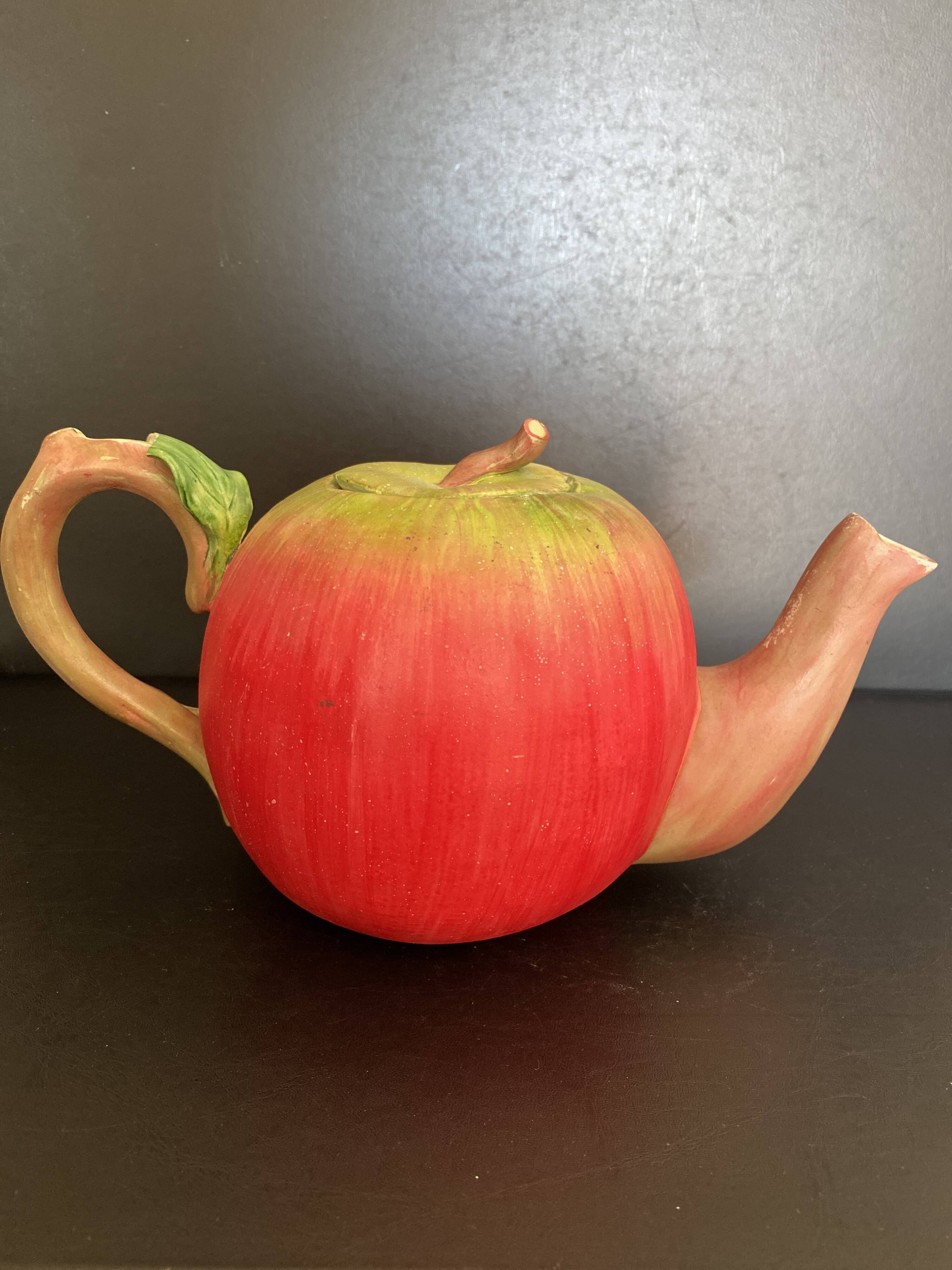 Vintage Apple Teapot in Barbotine – Retro / Cottagecore Decor