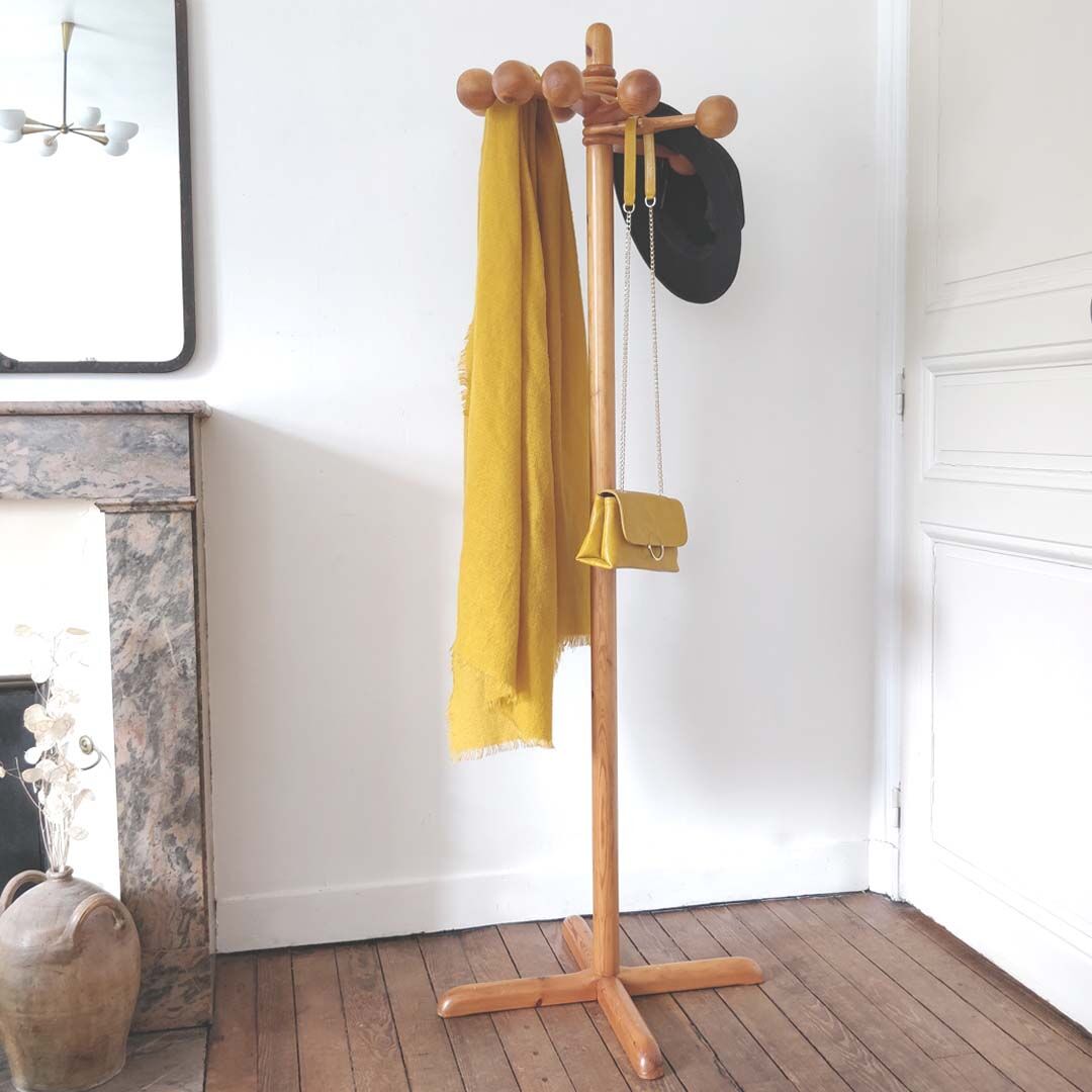 Coat holder on foot 8 orientable wooden balls