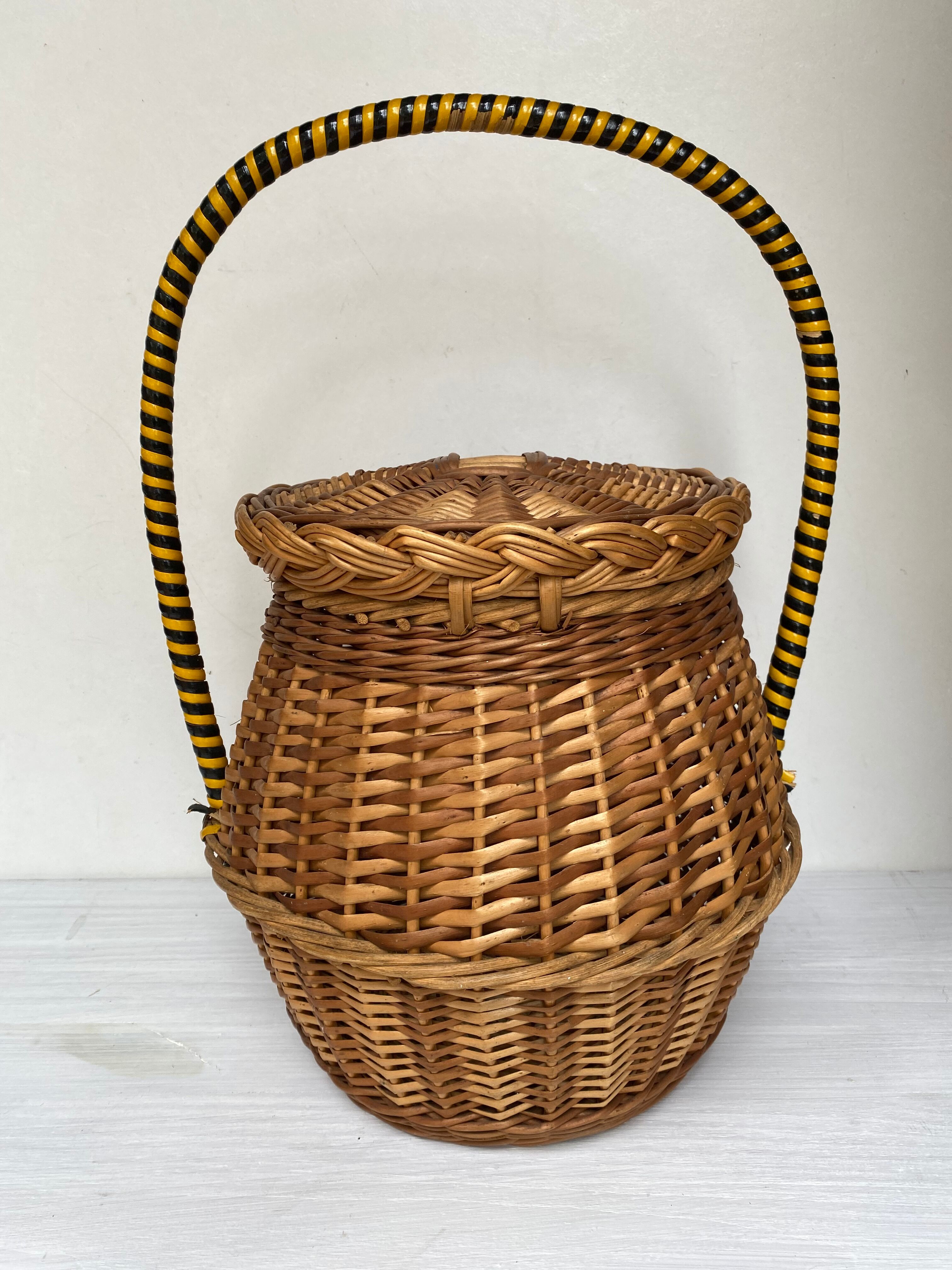 Vintage basket with lid