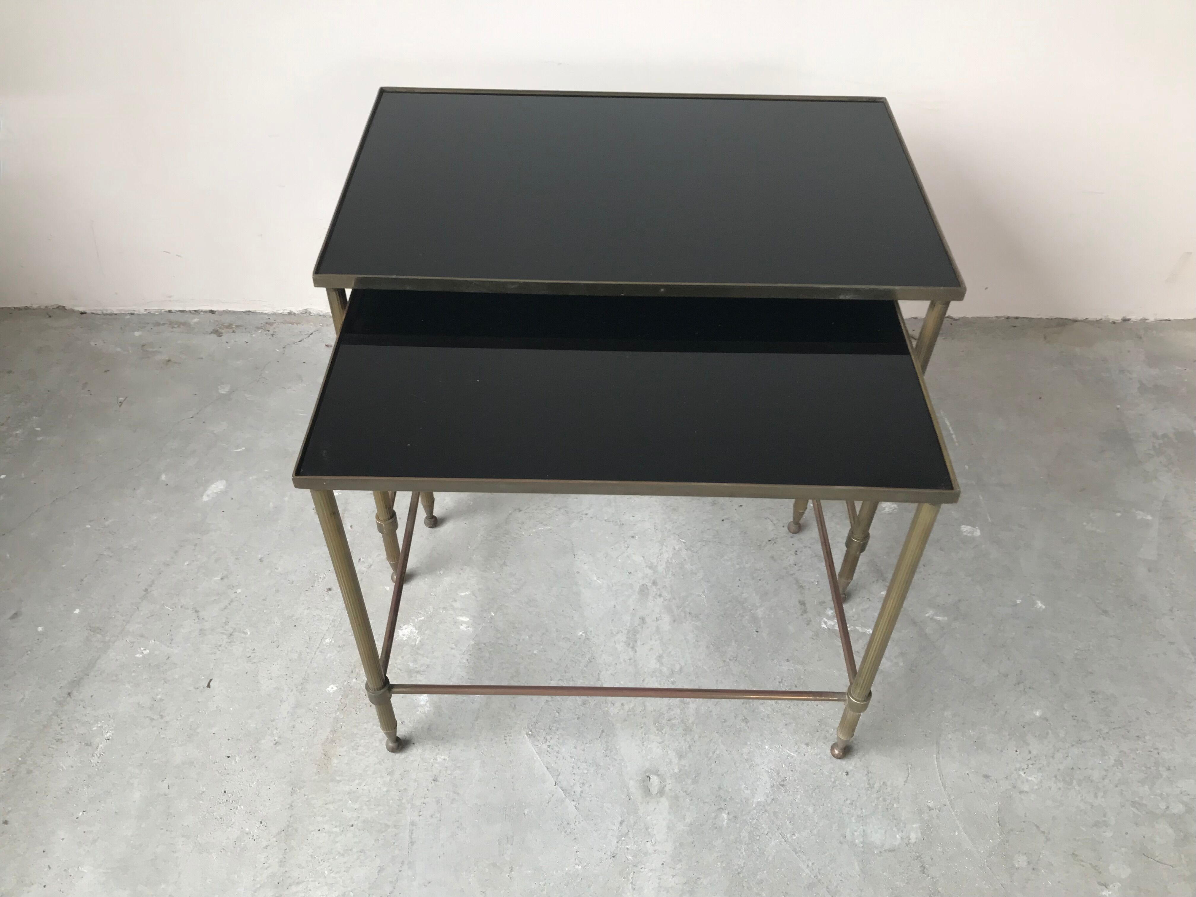 Pull-out tables in glass and brass