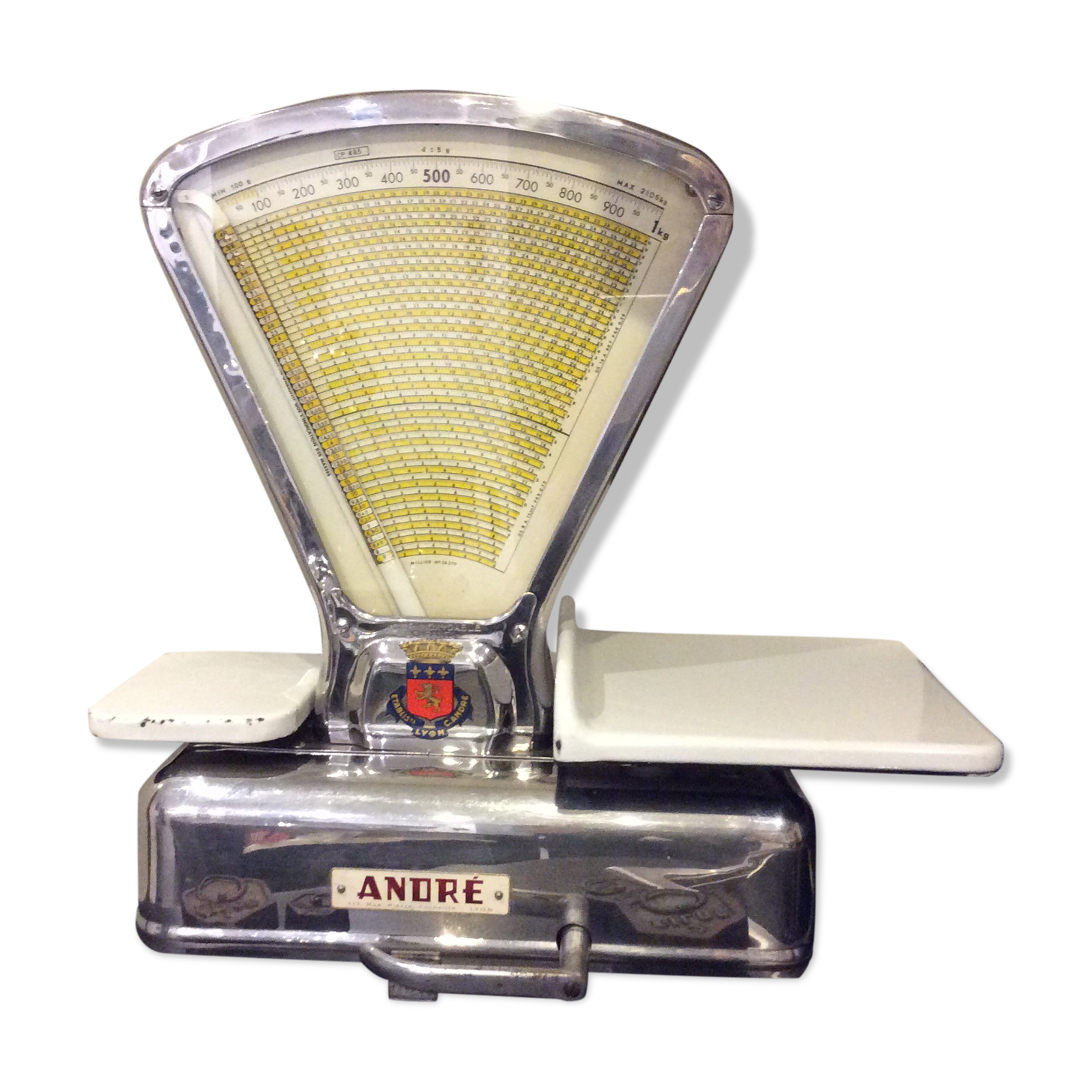 André vintage grocery scale