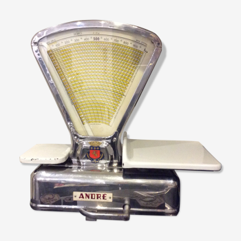 André vintage grocery scale